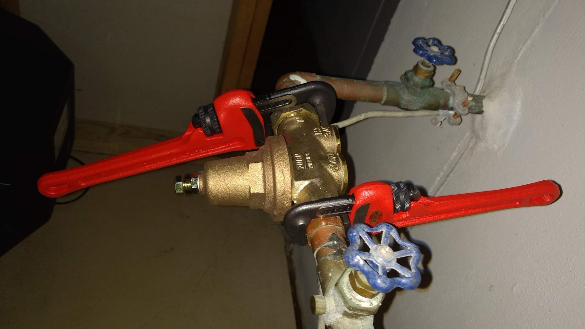 RIDGID 31010 Model 10 Heavy-Duty Straight Pipe Wrench, 10-inch Plumbing Wrench, Red, Black, 250mm (10in) customer photo 1