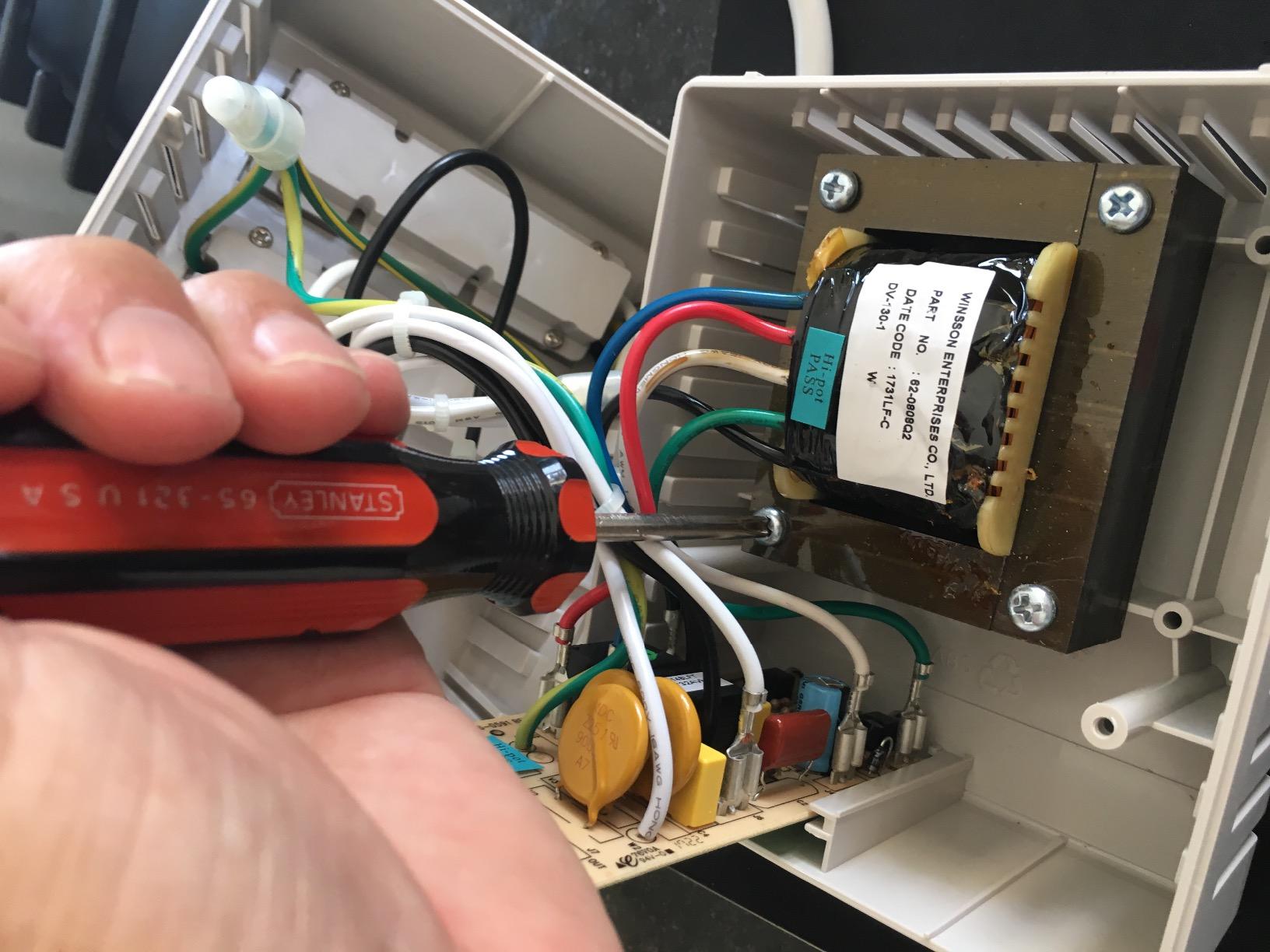 Tripp Lite LS606M Power Conditioner for Audio Equipment, Appliances, Home Theater & More | 600W, 120V, 6 Outlets, Voltage Regulator (AVR), EMI/RFI Filter, Line Conditioner, 720 Joule Surge Protector customer photo 1