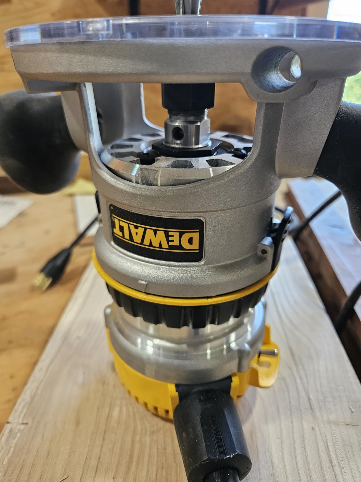 DEWALT Router, Fixed Base, 1-3/4-HP, 11.0 Amp Motor (DW616) customer photo 1