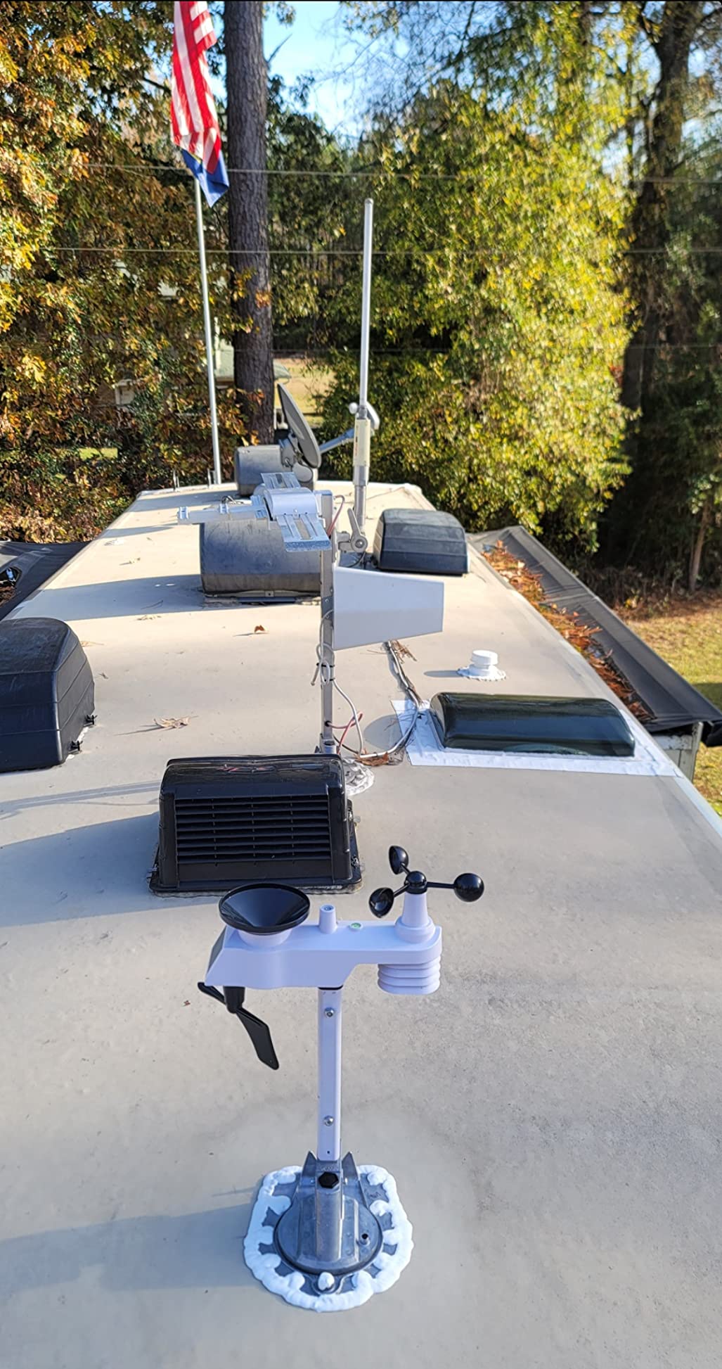 Winegard RV-3095 Sensar III Batwing Amplified RV TV Antenna (VHF/UHF, Digital, 4K Ready, 55 Mile Range), Light Gray customer photo 1