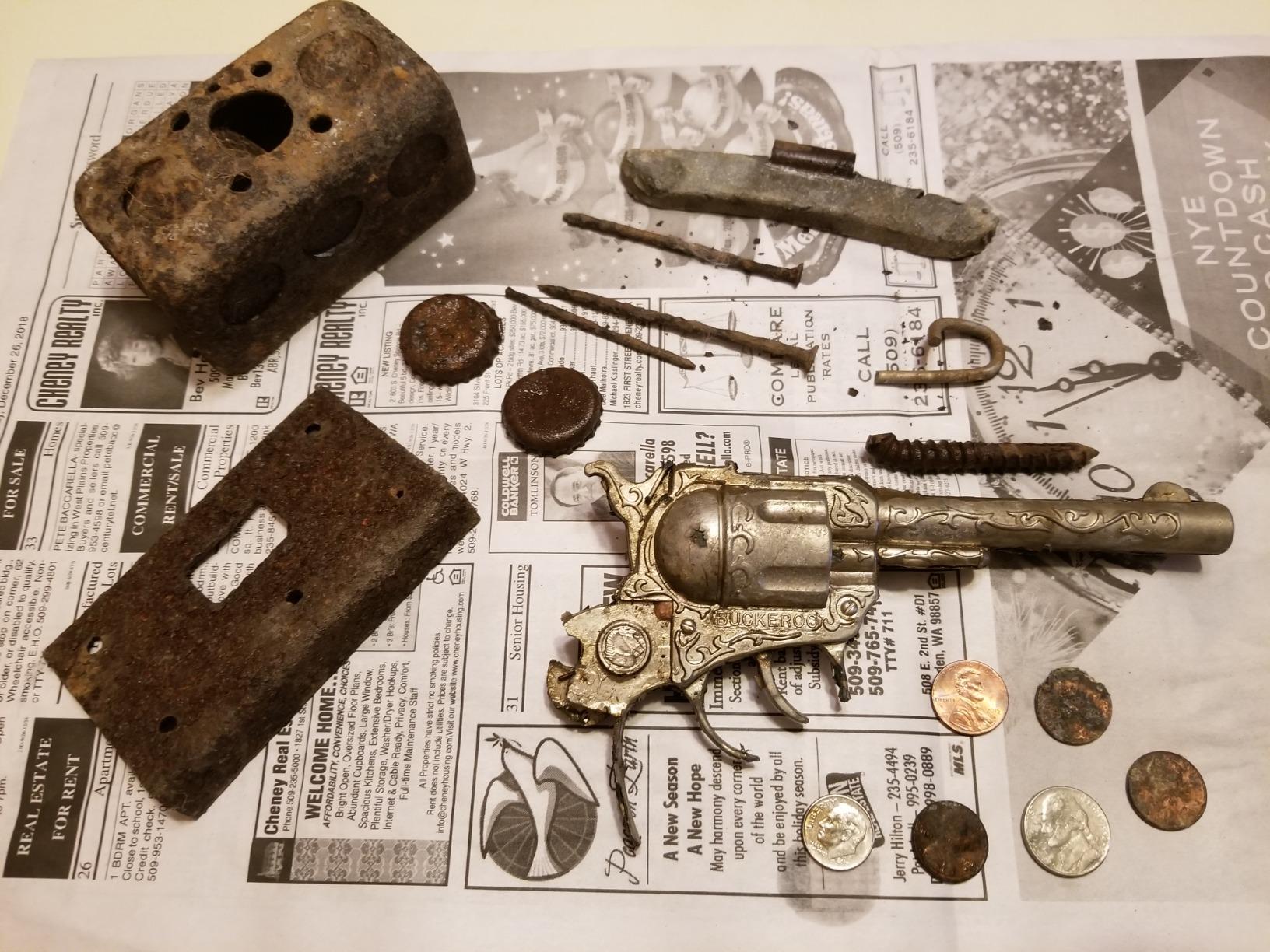 Bounty Hunter Gold Digger Kids Metal Detector - Lightweight Beginner Metal Detector for Treasure Hunting Coins, Jewelry, Relics & Gold - Waterproof Coil, Trash Eliminator - Made in USA customer photo 1