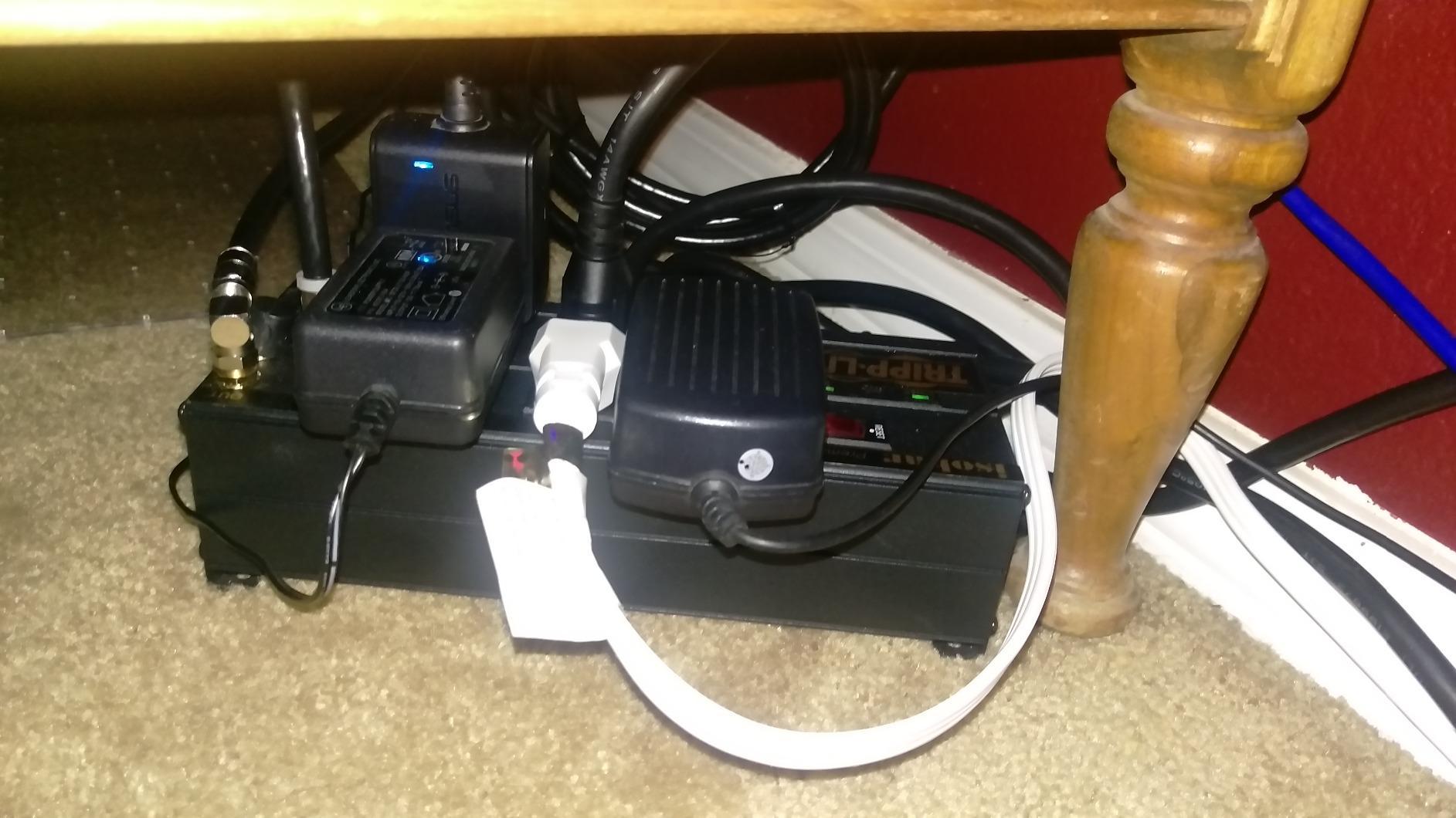 Tripp Lite Isobar 10 Outlet Audio/Video Surge Protector Tel/Modem/Coax/Network 8ft Cord Right Angle Plug, & $500,000 Insurance (HT10DBS) Black customer photo 1