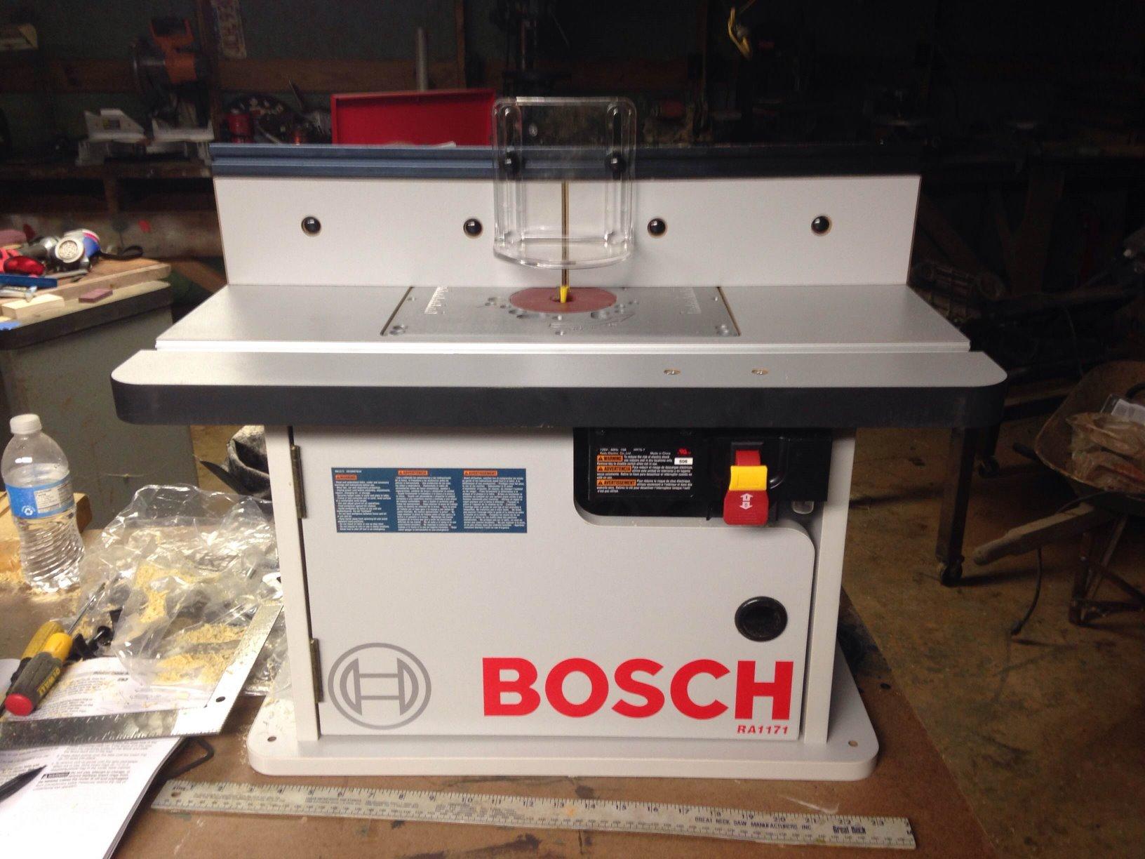 BOSCH RA1171 25-1/2 in. x 15-7/8 in. Benchtop Laminated MDF Top Cabinet Style Router Table with 2 Dust Collection Ports customer photo 2