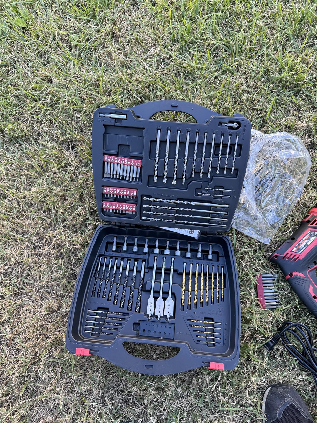 Skil 7.5 Amp 1/2-in Corded Hammer Drill with 100pcs Drill Bit Set With Variable Speed- HD182002 customer photo 1