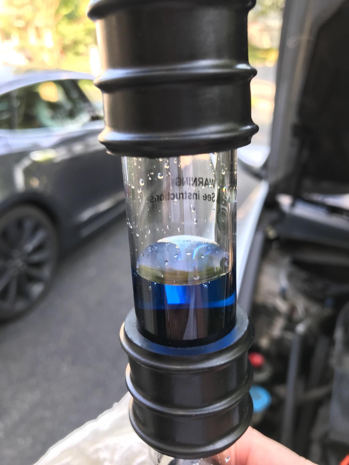 UView 560000 Automotive Combustion Leak Test Kit for Cylinder and Gaskets Heads and Gas/Diesel Engine Block Leaks, Dual-Chamber Tester Filters Alkaline Particles, 16oz Testing Fluid customer photo 1