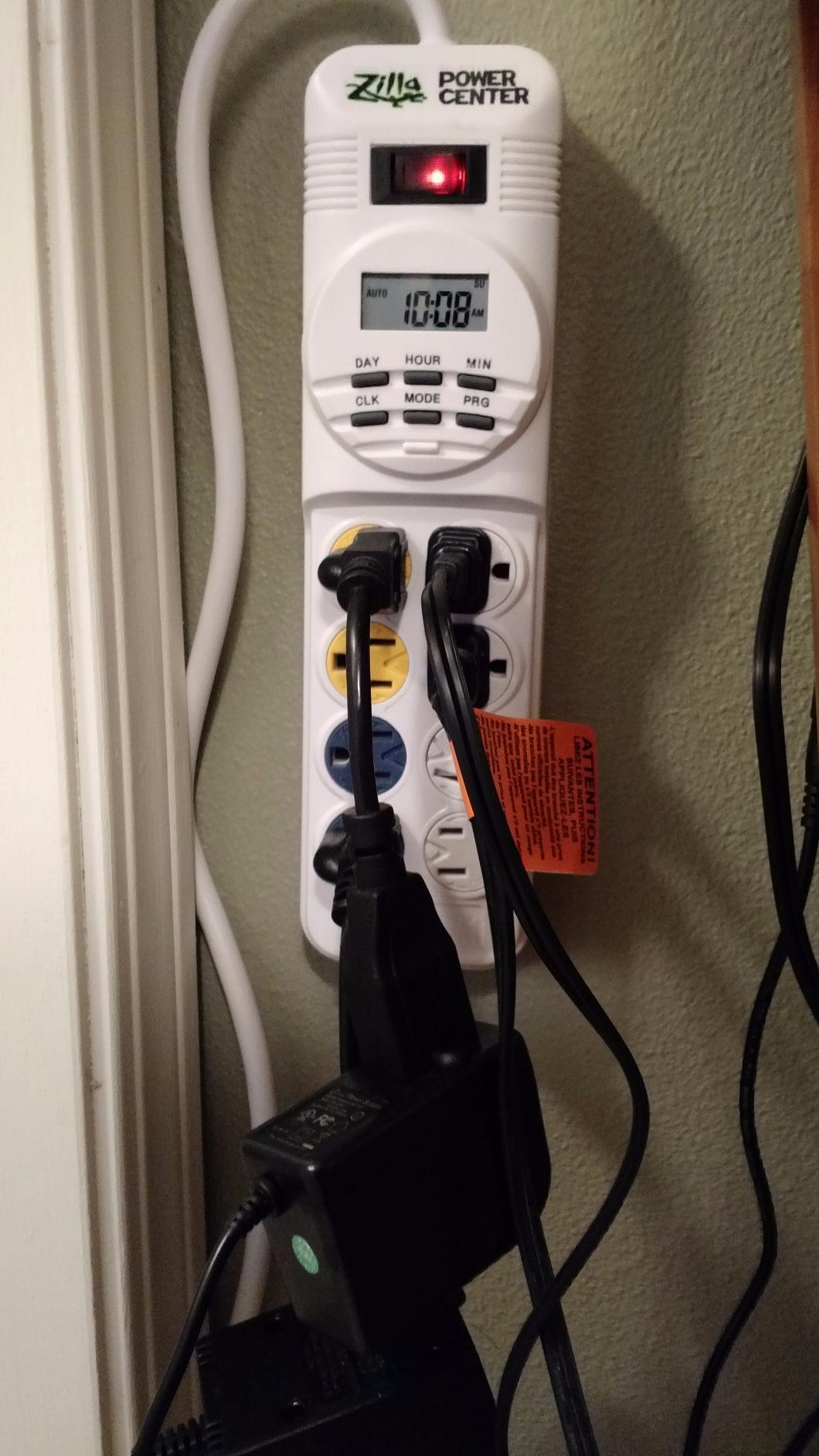 Zilla Reptile Pet Habitat Lighting & Terrarium Heat Power Center Timer, Digital customer photo 2