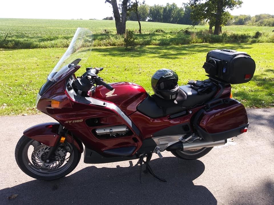 National Cycle N27010 20in. Tall Oversize Replacement Clear Windshield for 1990-2002 Honda ST1100/ABS customer photo 1