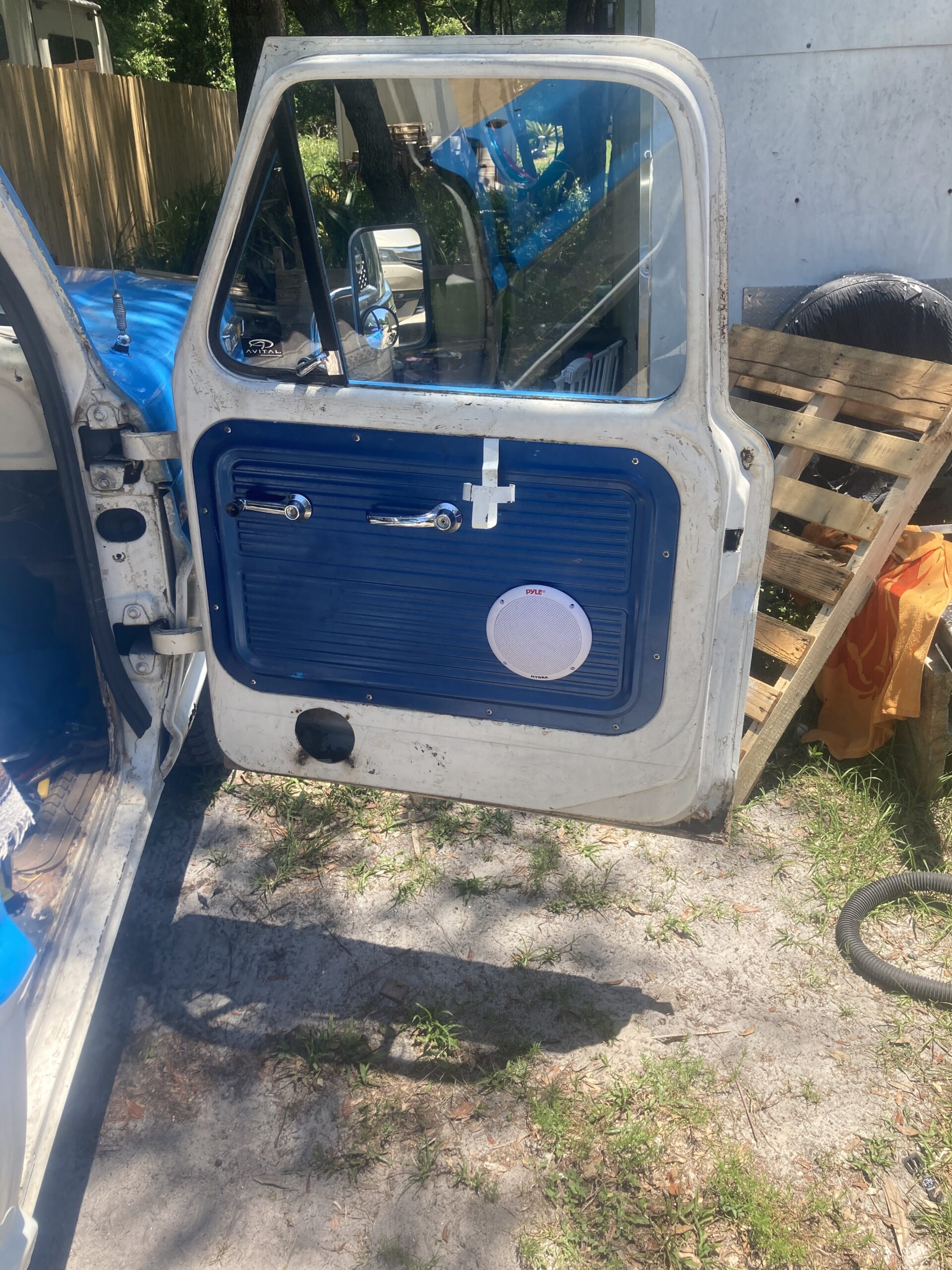 Pyle 6.5 Inch Dual Marine Speakers - 2 Way Waterproof and Weather Resistant Outdoor Stereo Sound System with 400 Watt Power, Polypropylene Cone and Butyl Rubber Surround - 1 Pair - PLMR605W(White) customer photo 2