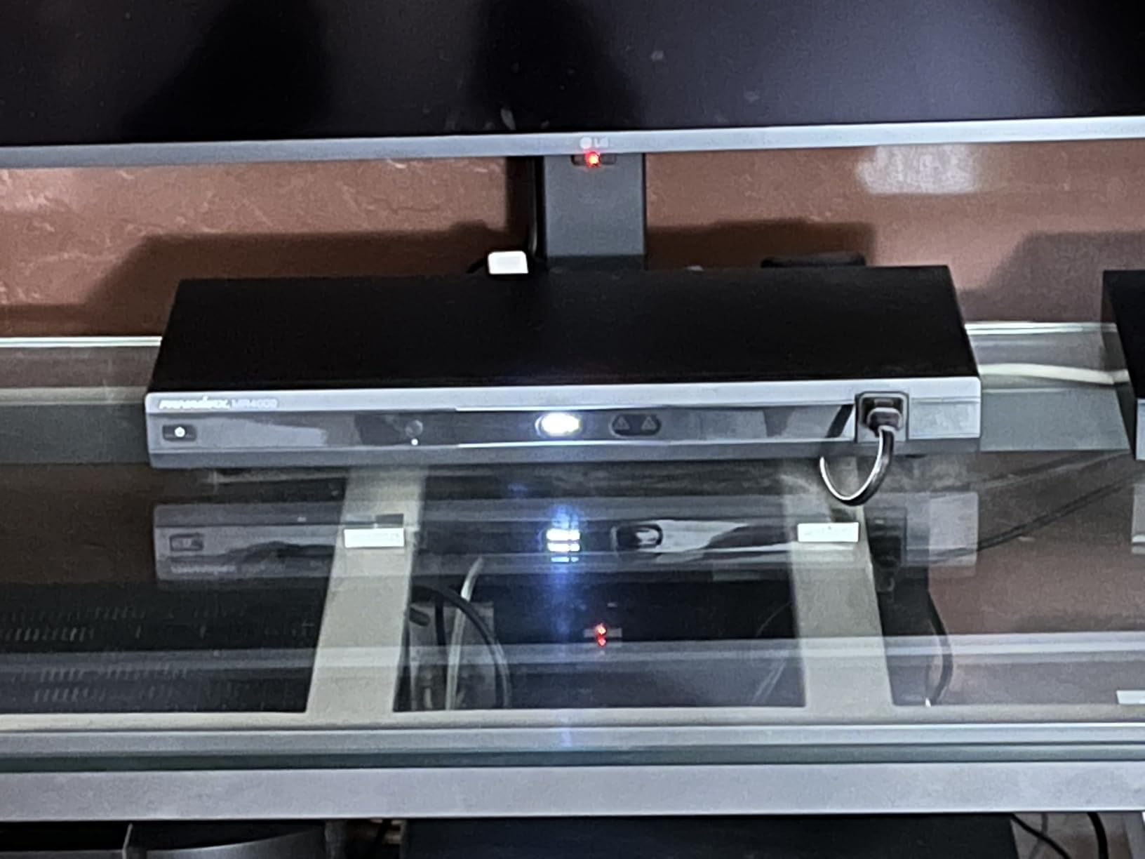 Panamax MR4000 MR4000 8-Outlet Home Theater Power Management with Surge Protection and Power Conditioning customer photo 2