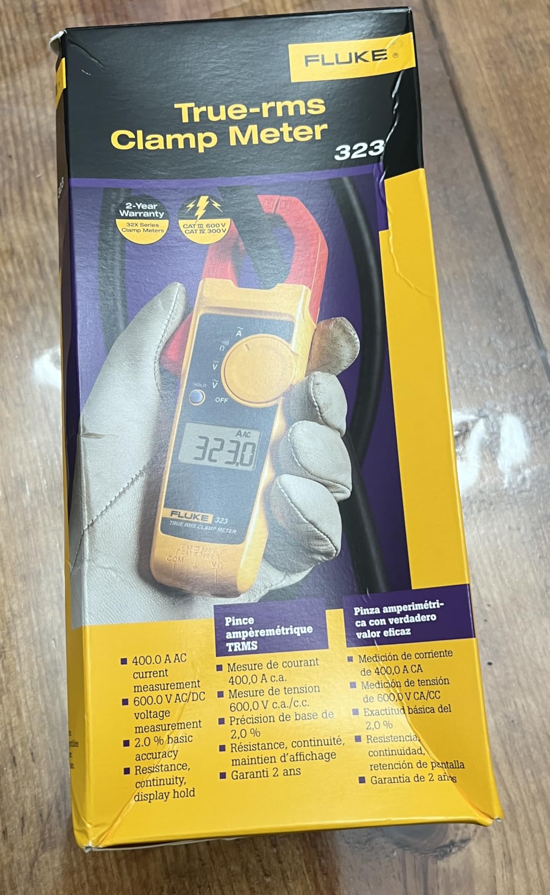 Fluke 323 Clamp Meter for Commercial/Residential Electricians, Measures AC Current to 400 A & AC/DC Voltage to 600 V, Resistance and Continuity, Includes 2 Year Warranty and Soft Carrying Case customer photo 1