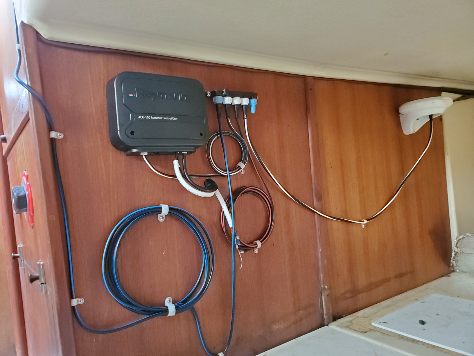 Raymarine EV-100 p70 Wheel Pilot Pack, Gray, Large (T70152) customer photo 2