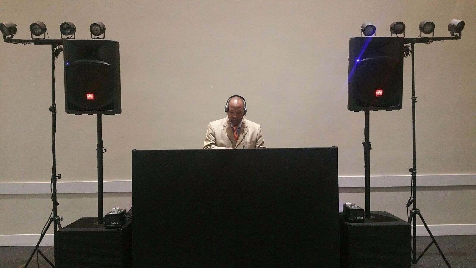 Rockville RBG15S 1600w Active Powered PA Subwoofer w/DSP + Limiter Pro/DJ, 15 inch, Black customer photo 2