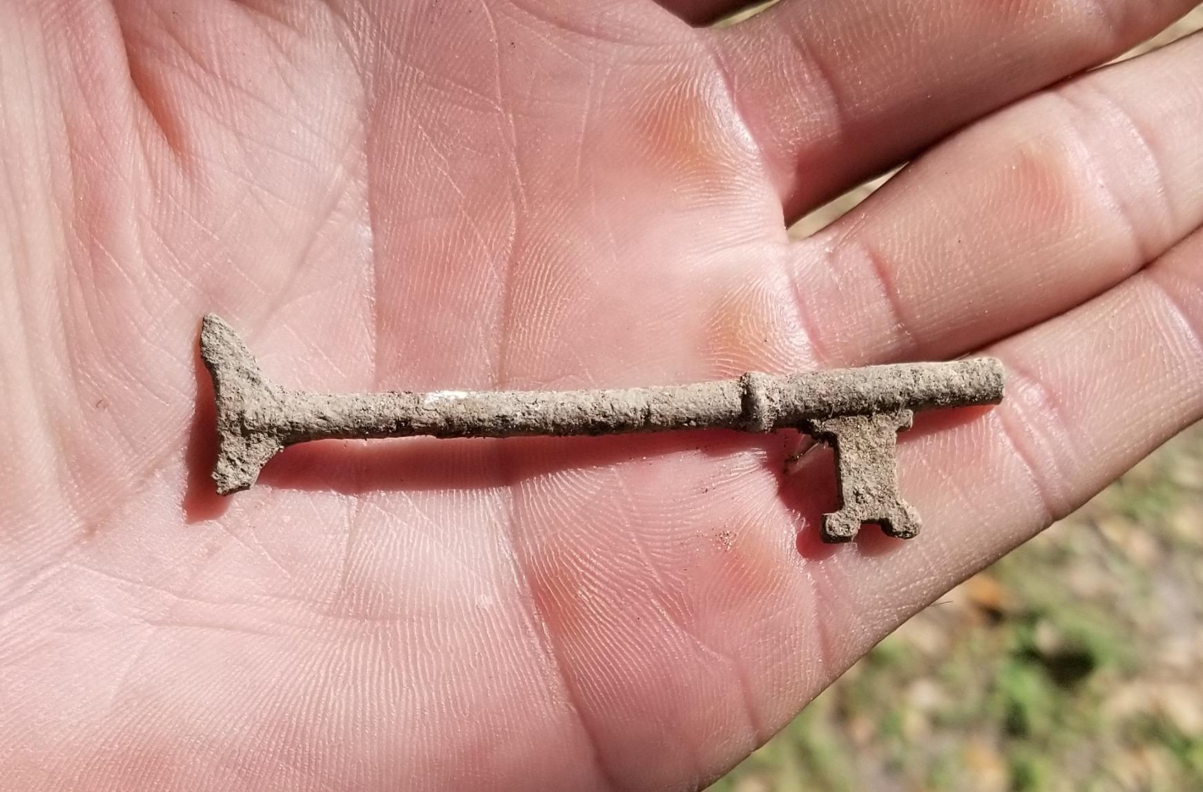 Bounty Hunter Land Ranger Pro Metal Detector, 11 Inch Waterproof DD Searchcoil, Adjustable Length, Lightweight, Ergonomic, Comfortable Padded handgrip, and armrest, Detect Coins Up To 10 Inches Deep customer photo 2