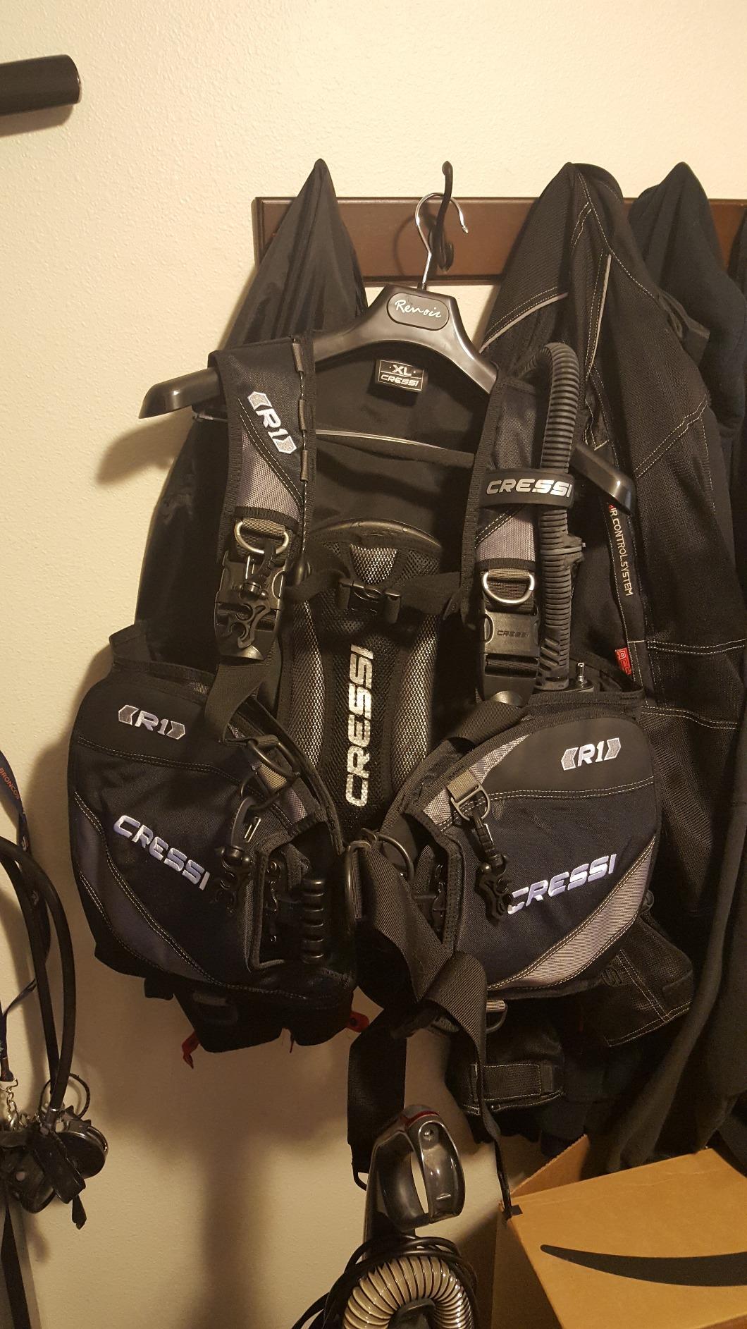 Cressi Essential Scuba Diving Gear Package Complete with R1 BCD - Donatello C2 Dive Computer - AC2 Compact Regulator Set Fully Assembled customer photo 2