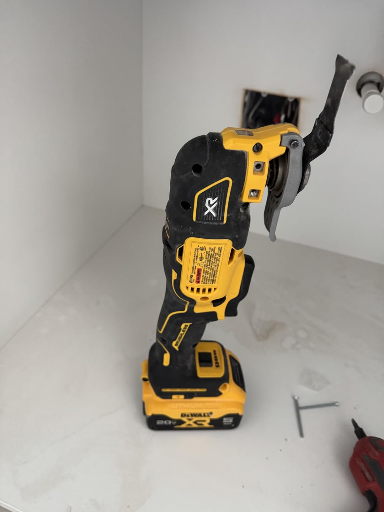 DEWALT 20V MAX XR Oscillating Multi-Tool Kit, Oscillating Tool Accessories, Cordless, 3-Speed, Quick Blade Change, Sand Paper, Blades, Battery and Charger Included (DCS356D1) customer photo 1