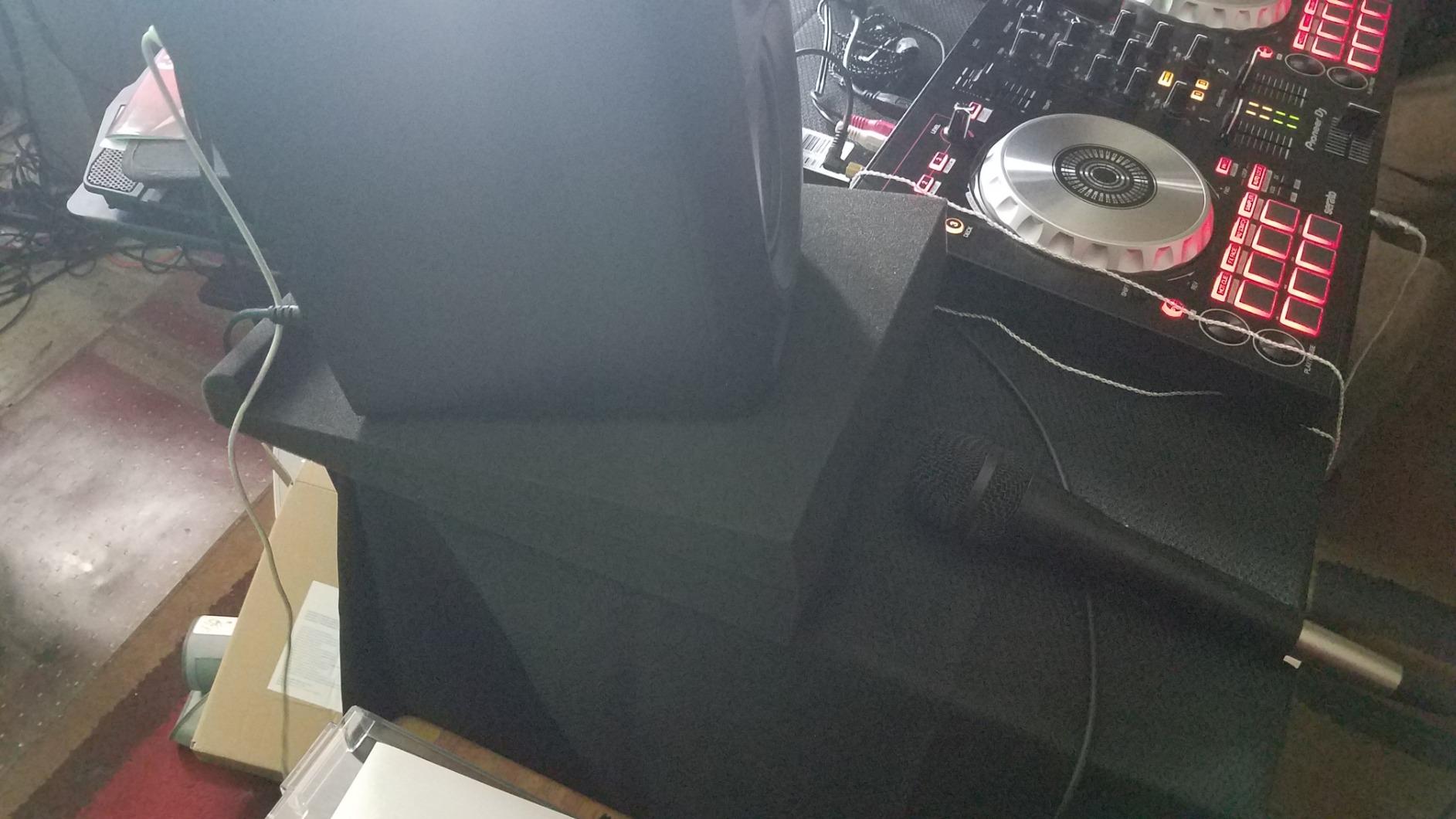 Pyle Sound Dampening Speaker Riser Foam - Audio Acoustic Noise Isolation Platform Pads Recoil Stabilizer For Studio Monitor, Subwoofer, Loud Speakers - Pyle PSI03 - Pack of 2, Black customer photo 1