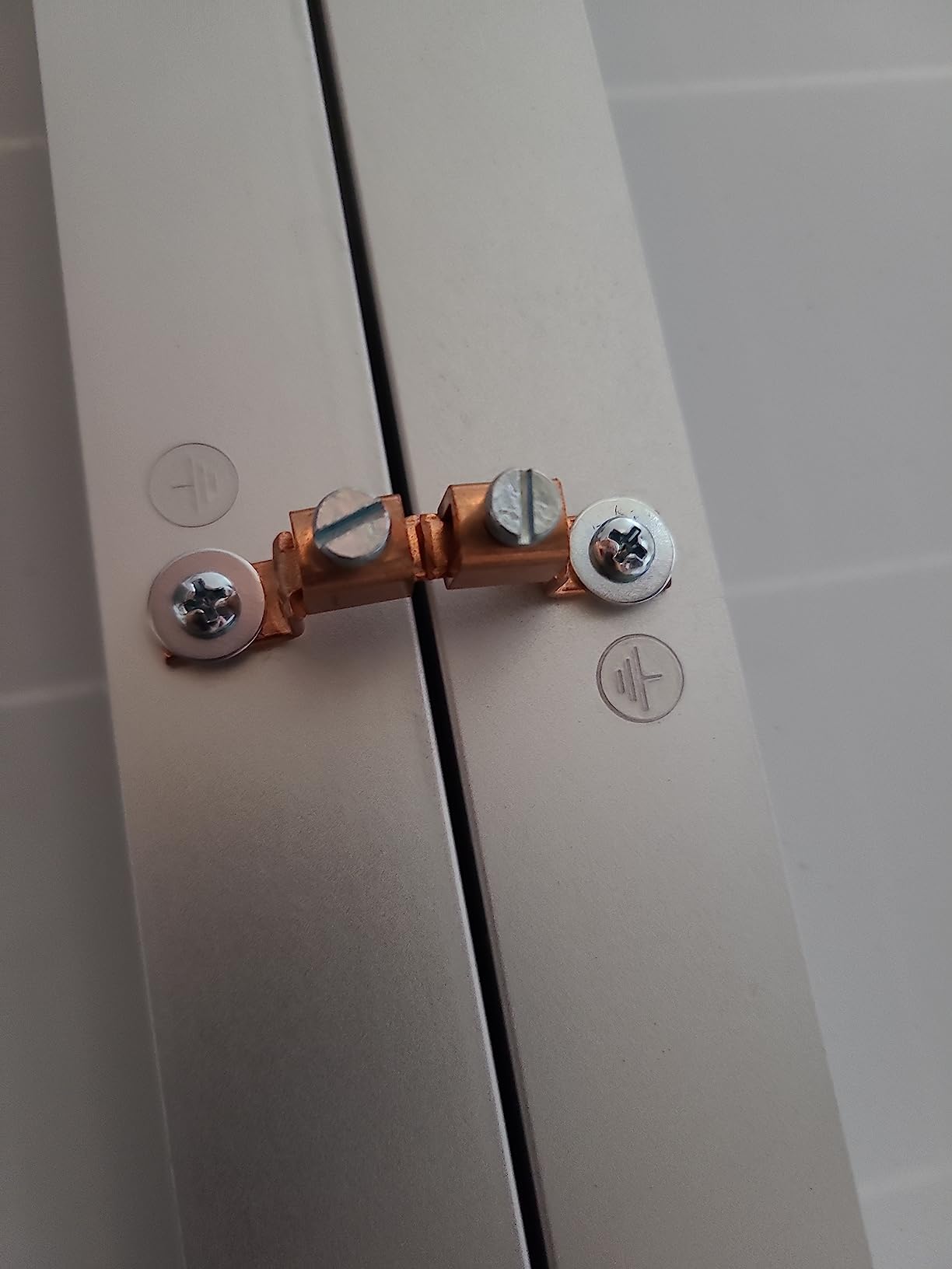 Renogy 400 Watts 12 Volts Monocrystalline Solar RV Kit Off-Grid Kit with Adventurer 30A PWM LCD Charge Controller+ Mounting Brackets+ Male and Female Connectors+Solar Cables+Cable Entry housing customer photo 2