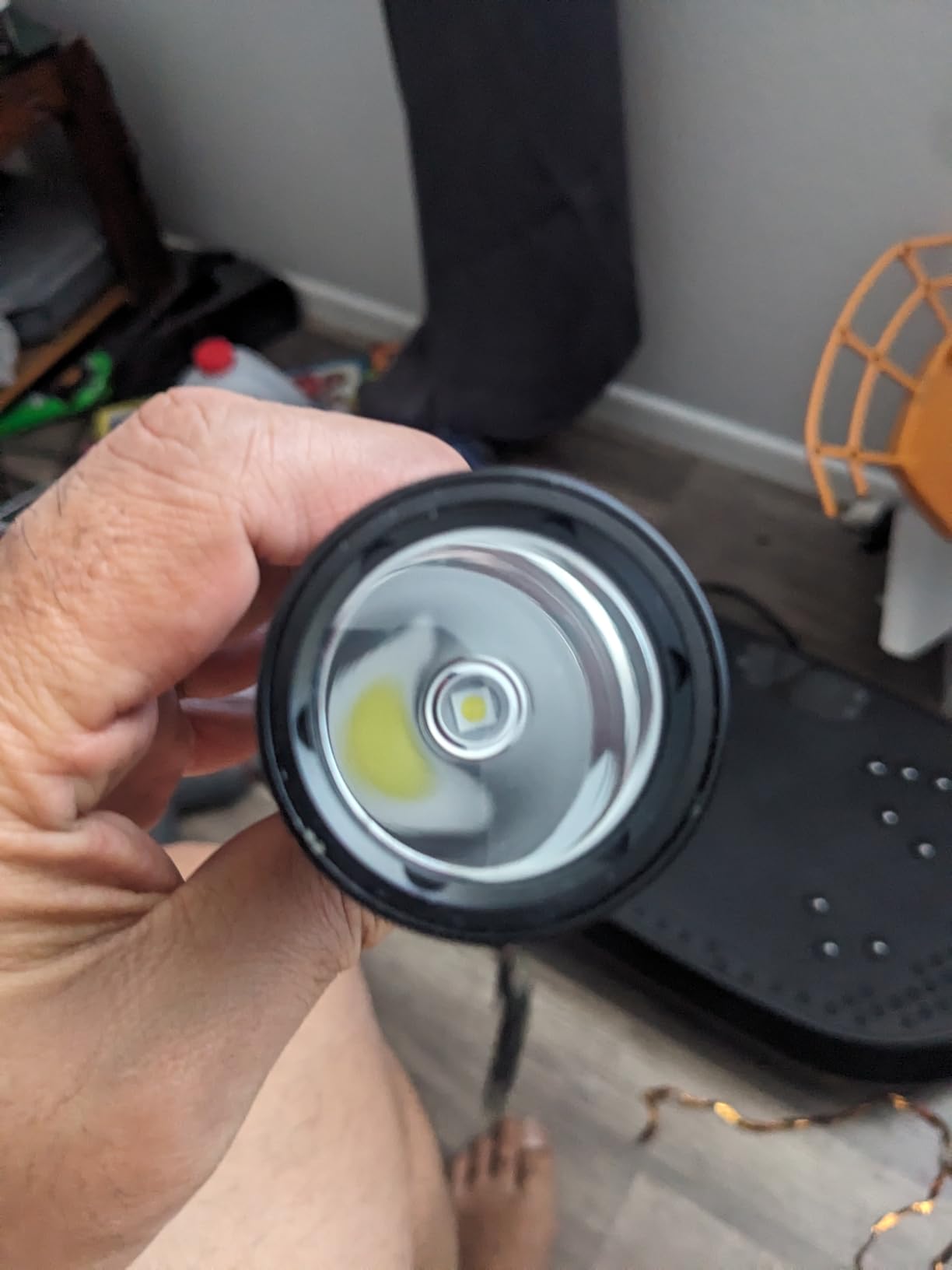 Scuba Diving Flashlight Dive Torch 2000 Lumen Waterproof Underwater XM-L2 LED Submarine Lights Holder with Charger for Under Water Deep Sea Cave at Night customer photo 1