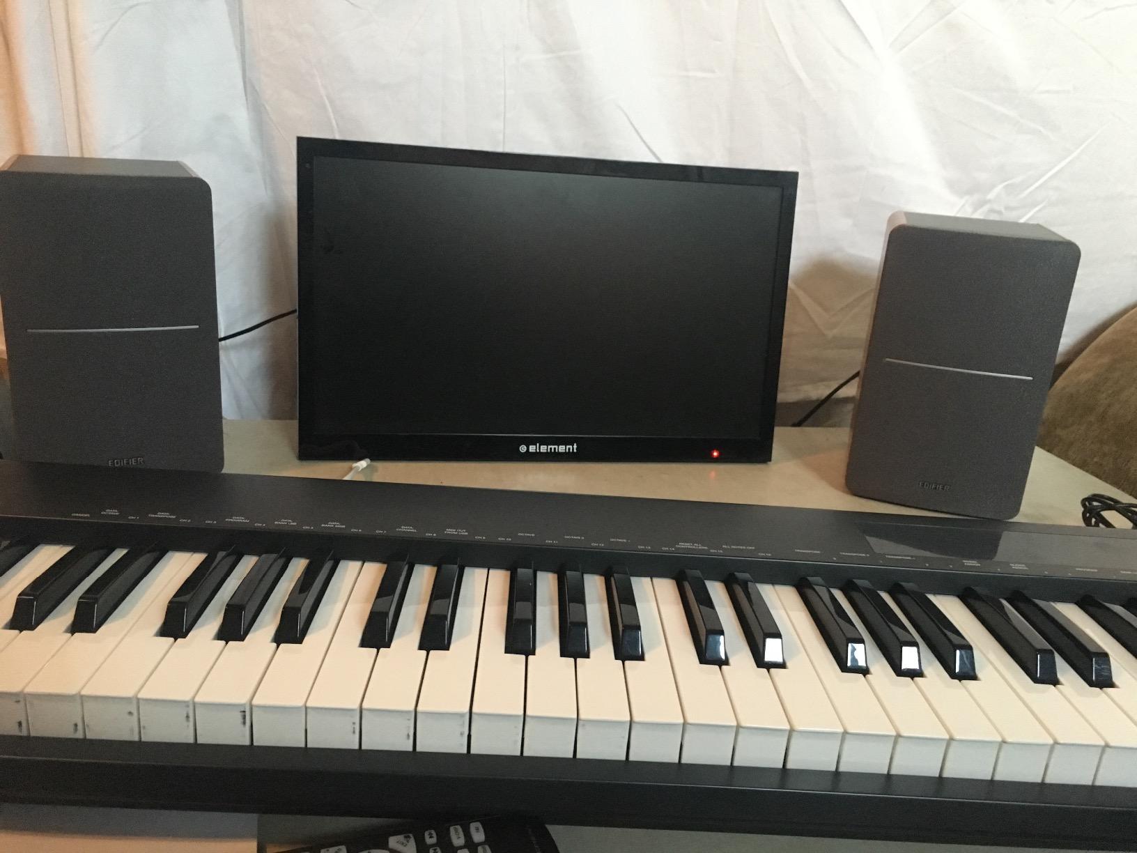 Edifier R1280T Powered Bookshelf Speakers - 2.0 Active Near Field Studio Monitor Speaker - Wooden Enclosure - 42 Watts RMS Power customer photo 1