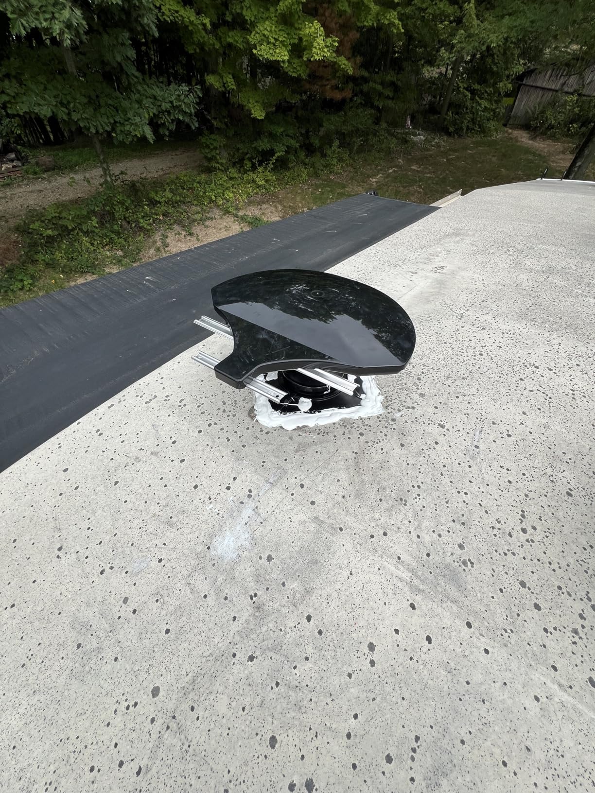 Winegard RZ-6035 Rayzar z1 RV TV Antenna (HD, Digital, 4K Ready, ATSC 3.0 Ready) - Black customer photo 1