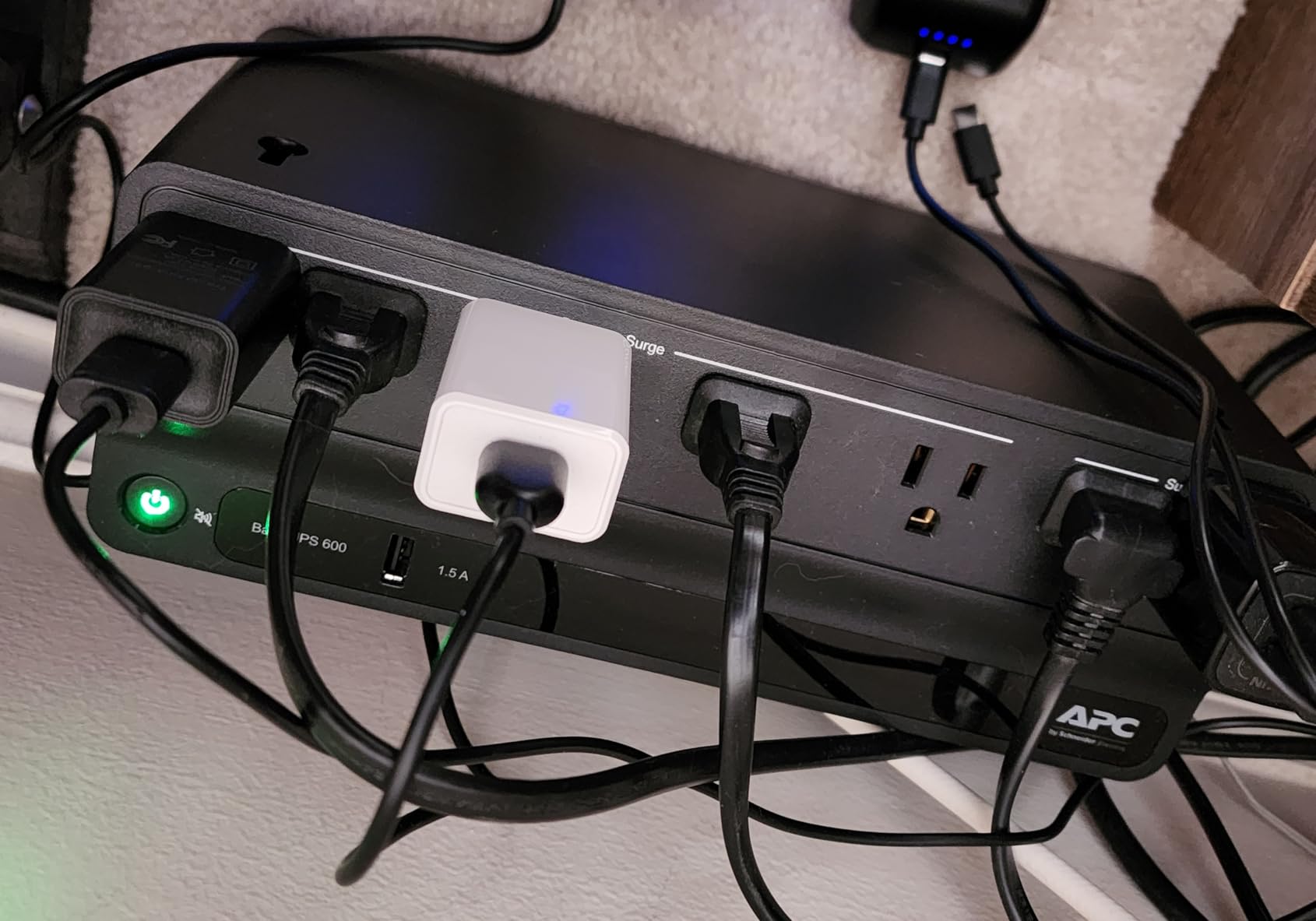 APC UPS 600VA / 330W UPS Battery Backup & Surge Protector, 7 Outlets, USB Charging Port, BE600M1 Uninterruptible Power Supply for Computers, Wi-Fi Routers, and Home Office Electronics customer photo 2
