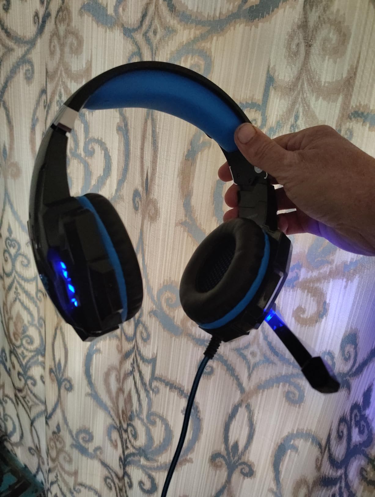 BENGOO G9000 Stereo Gaming Headset for PS4 PC Xbox One PS5 Controller, Noise Cancelling Over Ear Headphones with Mic, LED Light, 7.1 Surround Sound, Soft Memory Earmuffs for Nintendo Xbox Series X|S customer photo 1