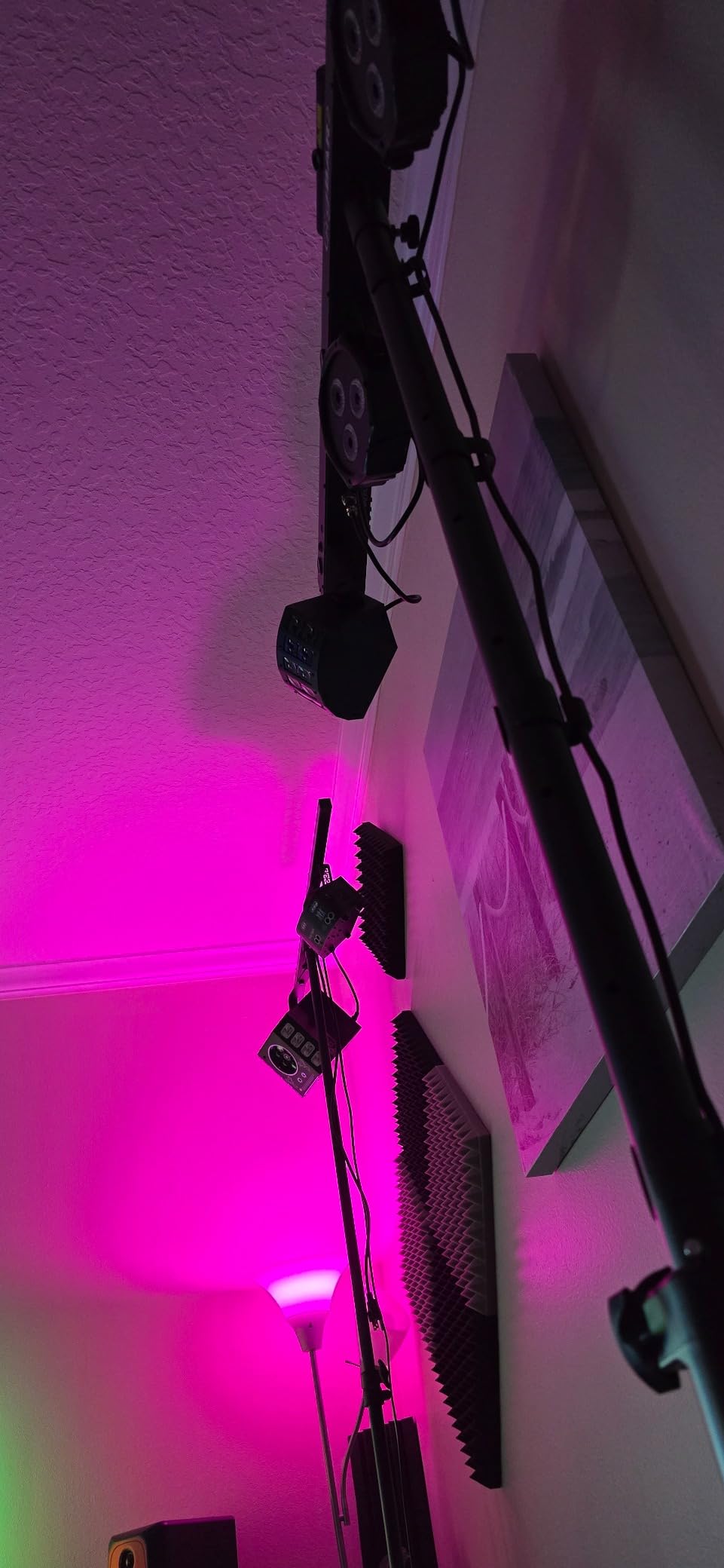 CHAUVET DJ LED Lighting System (GIGBAR 2) - 4-in-1 Multi-Effect Lighting System with Derbies, Lasers, Strobes and Washes on One Bar with Footswitch, Tripod and Carry Bag Included customer photo 1