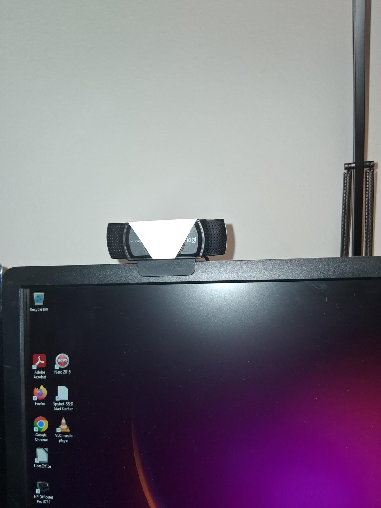 Logitech C922x HD Pro PC Webcam, Full HD 1080p/30fps or 720p/60fps Video, HD Light Correction, Works with Microsoft Teams, Google Meet, Zoom, Nintendo Switch 2's new GameChat mode, Mac/Tablet- Black customer photo 1