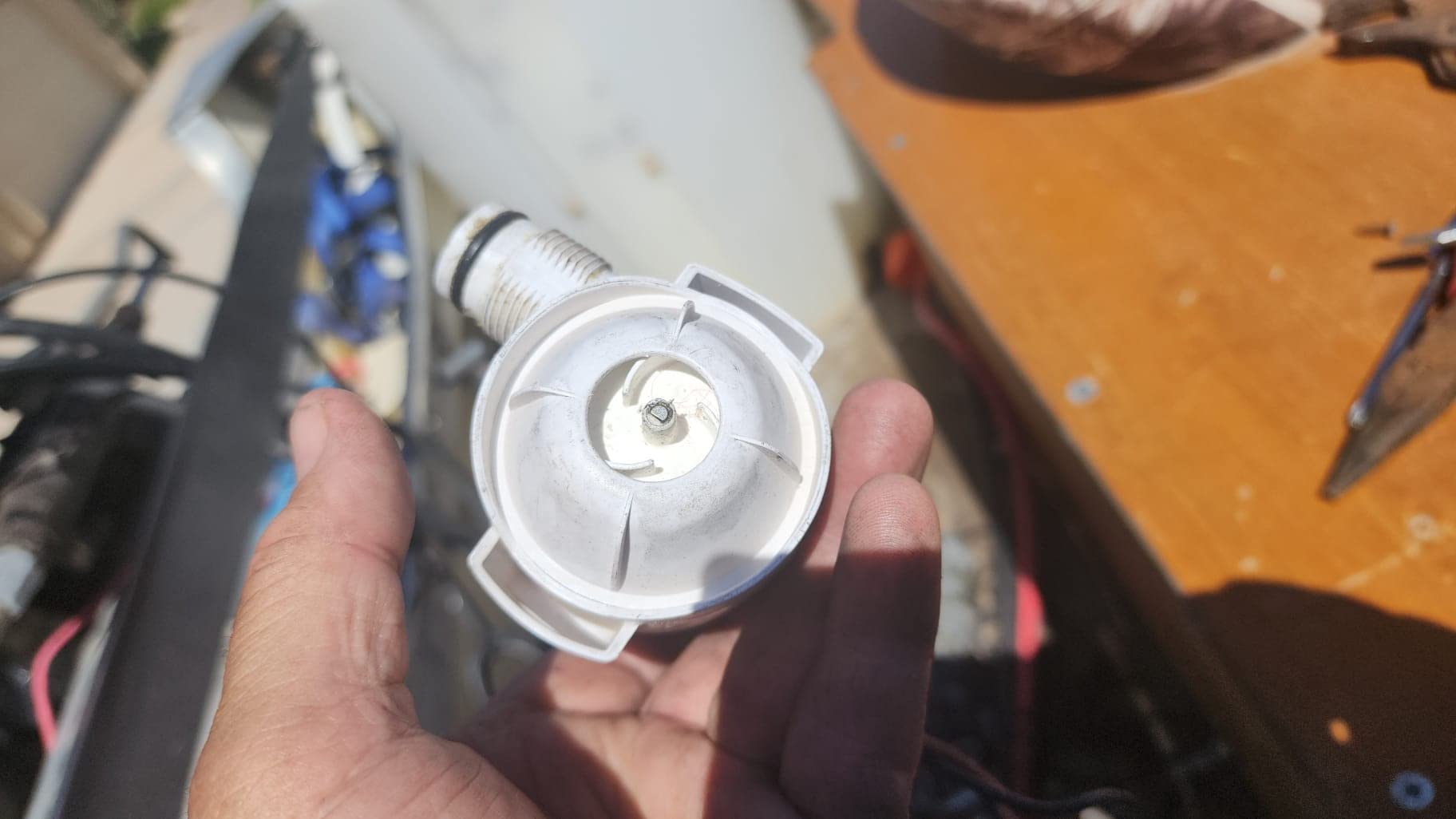 Rule Standard Bilge Pump 25DA - Not Automatic, Submersible, Marine Bilge Pump for Boats with Thermal Cut-Off, Check Valve, Low Amperage, 3/4