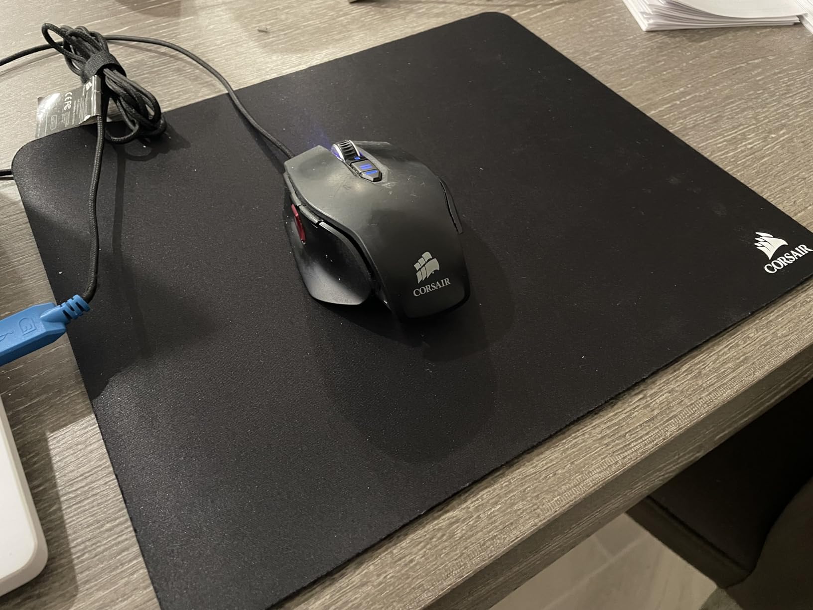 Corsair MM100 - Cloth Mouse Pad - High-Performance Mouse Pad Optimized for Gaming Sensors - Designed for Maximum Control, Black customer photo 1