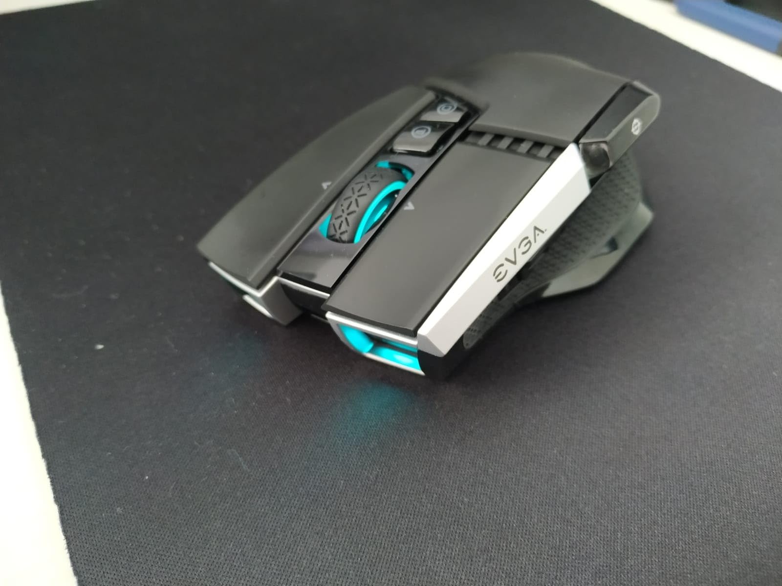 Corsair MM100 - Cloth Mouse Pad - High-Performance Mouse Pad Optimized for Gaming Sensors - Designed for Maximum Control, Black customer photo 2