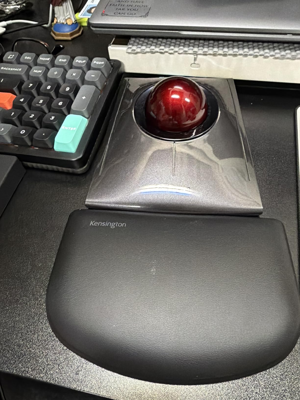 Kensington ErgoSoft Wrist Rest for Standard Mouse, Black (K52802WW), 2.9 x 0.7 x 6 inches customer photo 1