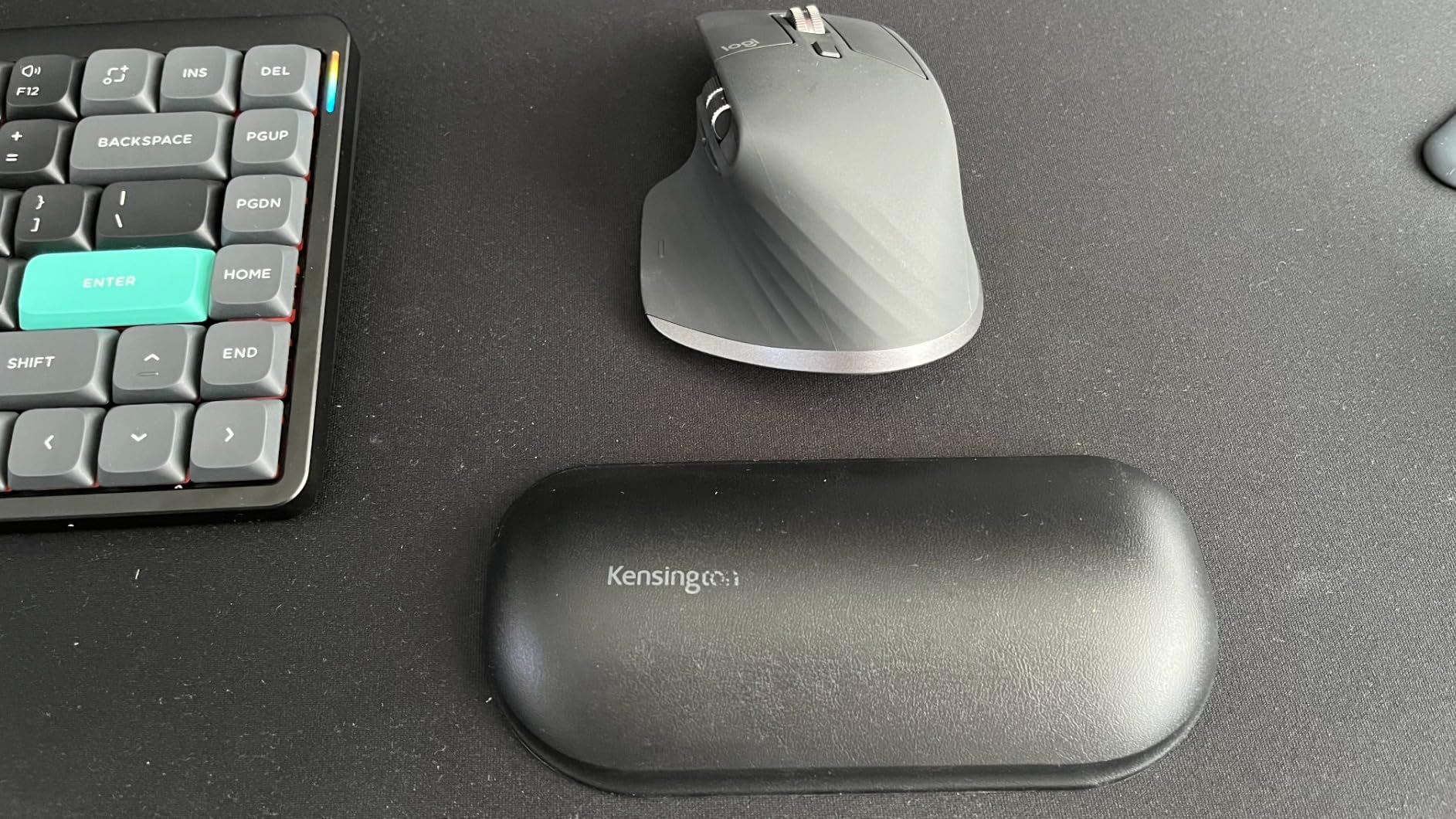 Kensington ErgoSoft Wrist Rest for Standard Mouse, Black (K52802WW), 2.9 x 0.7 x 6 inches customer photo 2