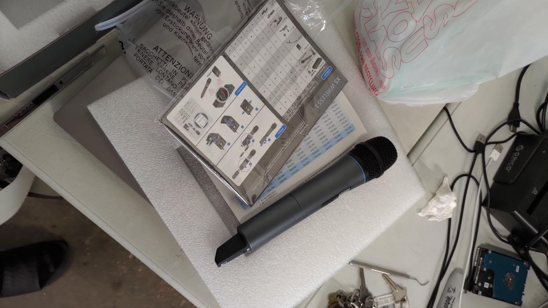 Sennheiser Pro Audio XSW 1-825-A Vocal Wireless Microphone, A Range 548-572 MHz customer photo 1