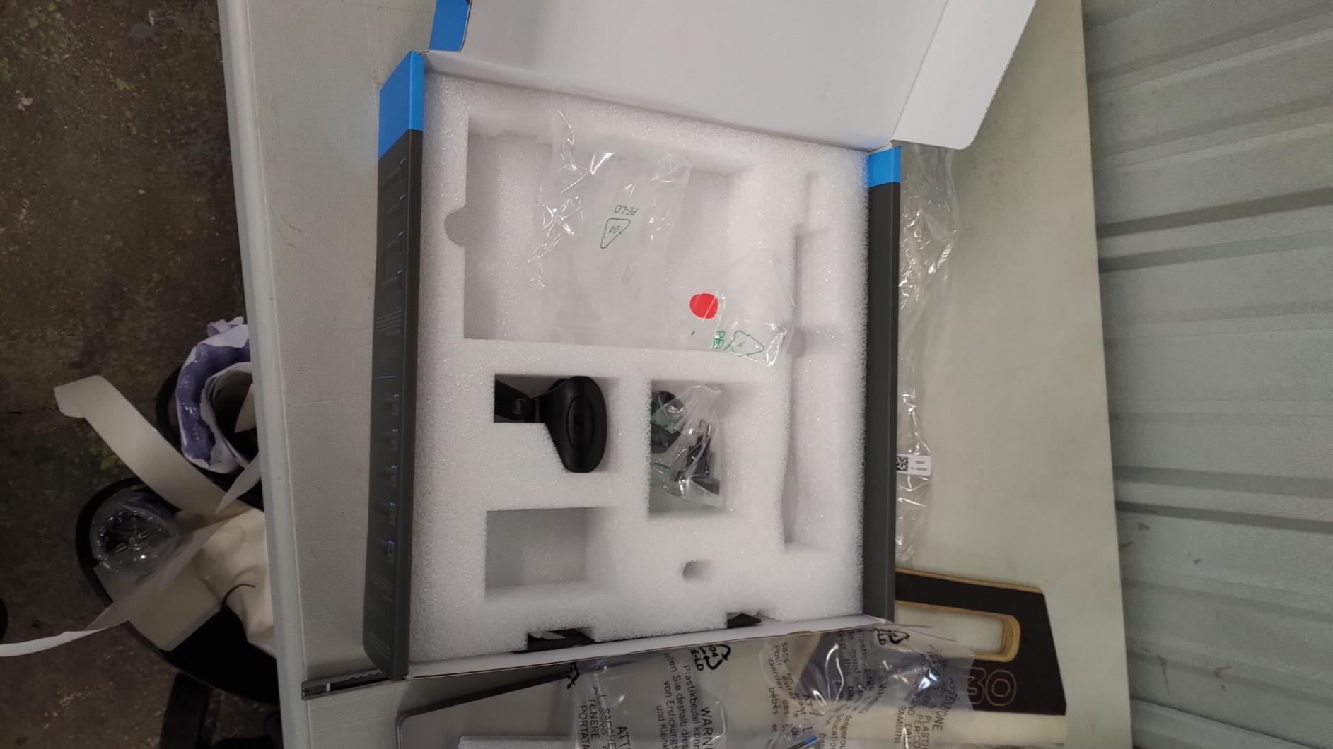 Sennheiser Pro Audio XSW 1-825-A Vocal Wireless Microphone, A Range 548-572 MHz customer photo 2