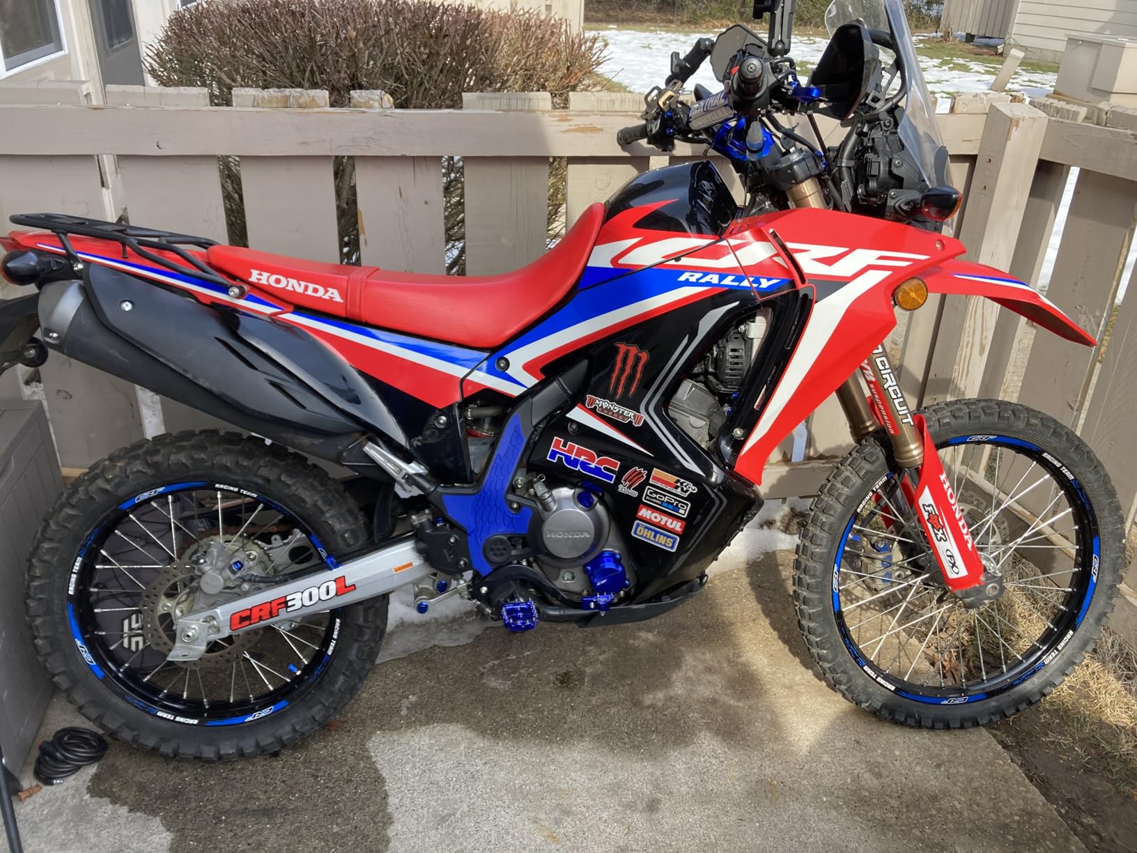 MOTOPOWER MP00205A 12V 800mA Automatic Battery Charger, Maintainer, Trickle and Desulfator customer photo 1