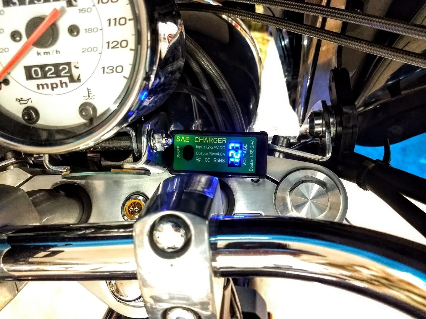 YONHAN Motorcycle Phone Charger, Total 60W 6.8A Dual USB Type C PD & QC 3.0 Motorcycle USB Charger, SAE to USB Adapter with Voltmeter & ON/Off Switch, Waterproof Motorcycle Accessories for Phone customer photo 2