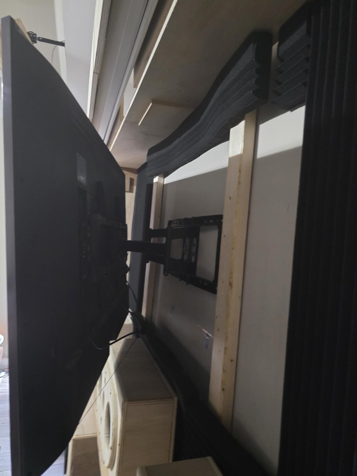 ECHOGEAR MaxMotion TV Wall Mount for Large TVs 42 to 90 inch - Full Motion Has Smooth Swivel, Tilt and Extension - Universal Design Works with Samsung, Vizio and More - Includes Hardware and Drill Template customer photo 2