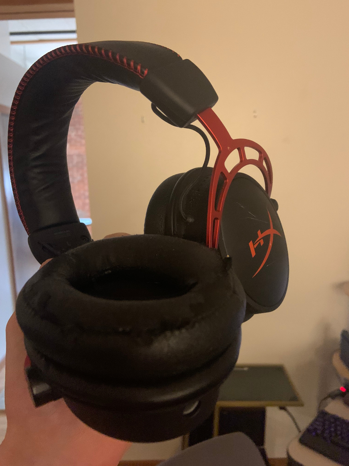 HyperX Cloud Alpha - Gaming Headset, Dual Chamber Drivers, Legendary Comfort, Aluminum Frame, Detachable Microphone, Works on PC, PS4, PS5, Xbox One/ Series X|S, Nintendo Switch and Mobile customer photo 1
