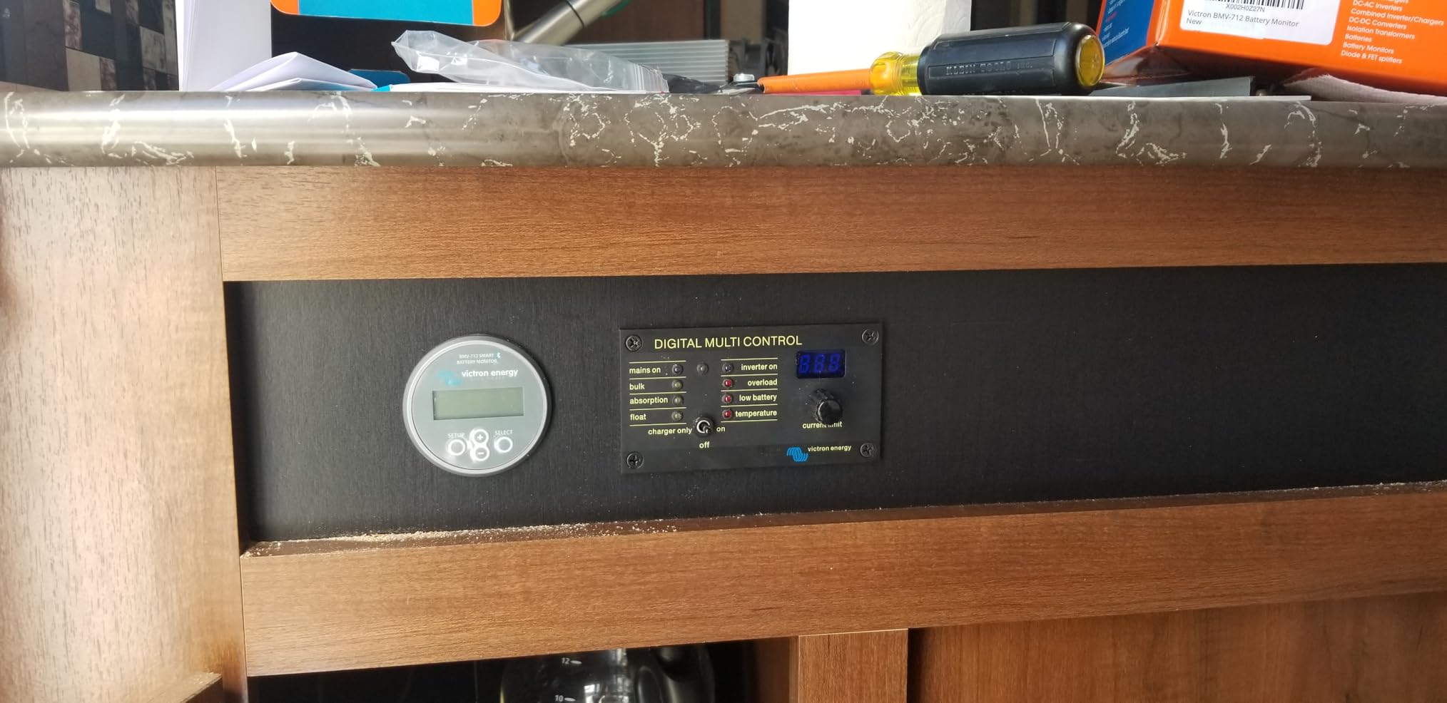 Victron Energy BMV-712 Smart Battery Monitor with Shunt - 6.5-70 VDC - Display, Bluetooth and Detailed in-App Insights- Grey customer photo 1