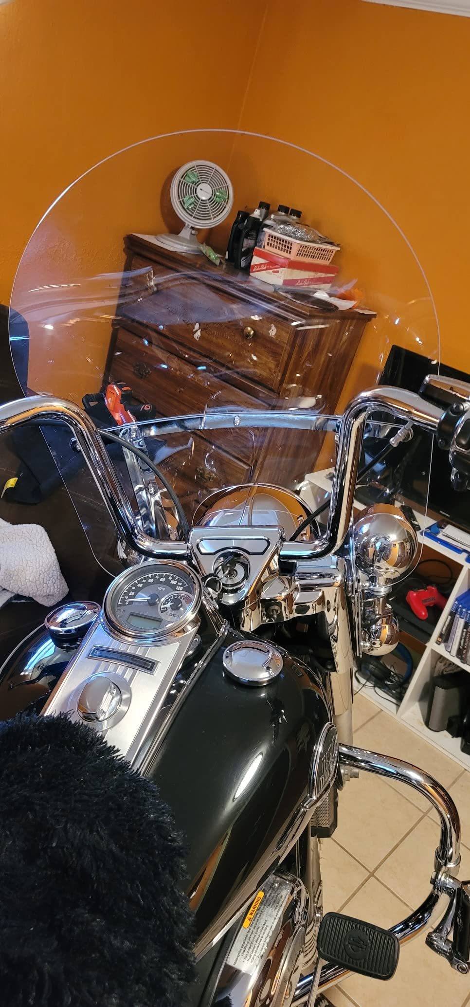 ECOTRIC 29'' x 22'' Motorcycle Windshield Compatible With 1994-2024 Harley Davidson Touring Road King FLHR FLHRS FLHRCI w/Bracket Mounting Bracket Detachable Quick Release Clear customer photo 1