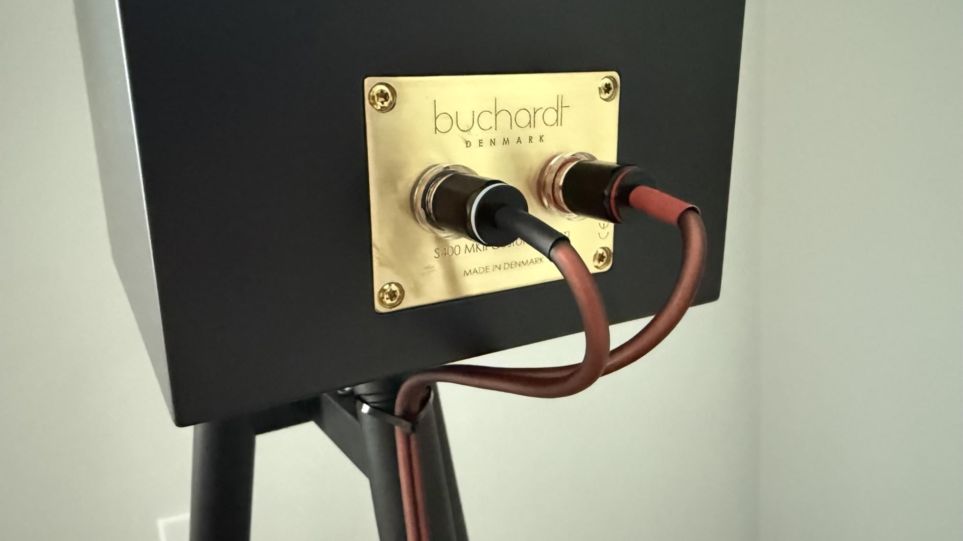 Micca 14 Gauge Pure Copper Speaker Cables - 13 Feet Each (4 Meters) - 2 Pack Pair with Gold Plated Banana Plugs customer photo 2