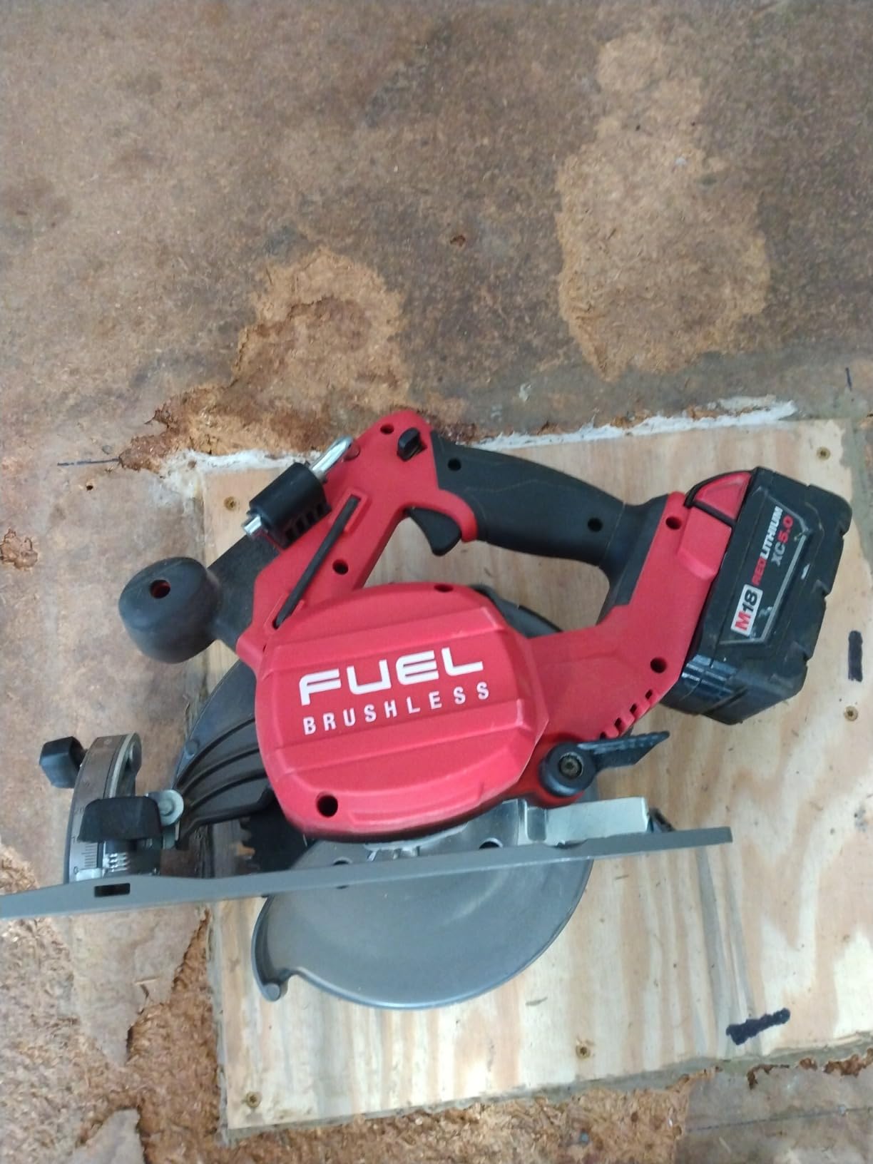 Milwaukee 2732-20 M18 FUEL 7-1/4 in. Circular Saw customer photo 2