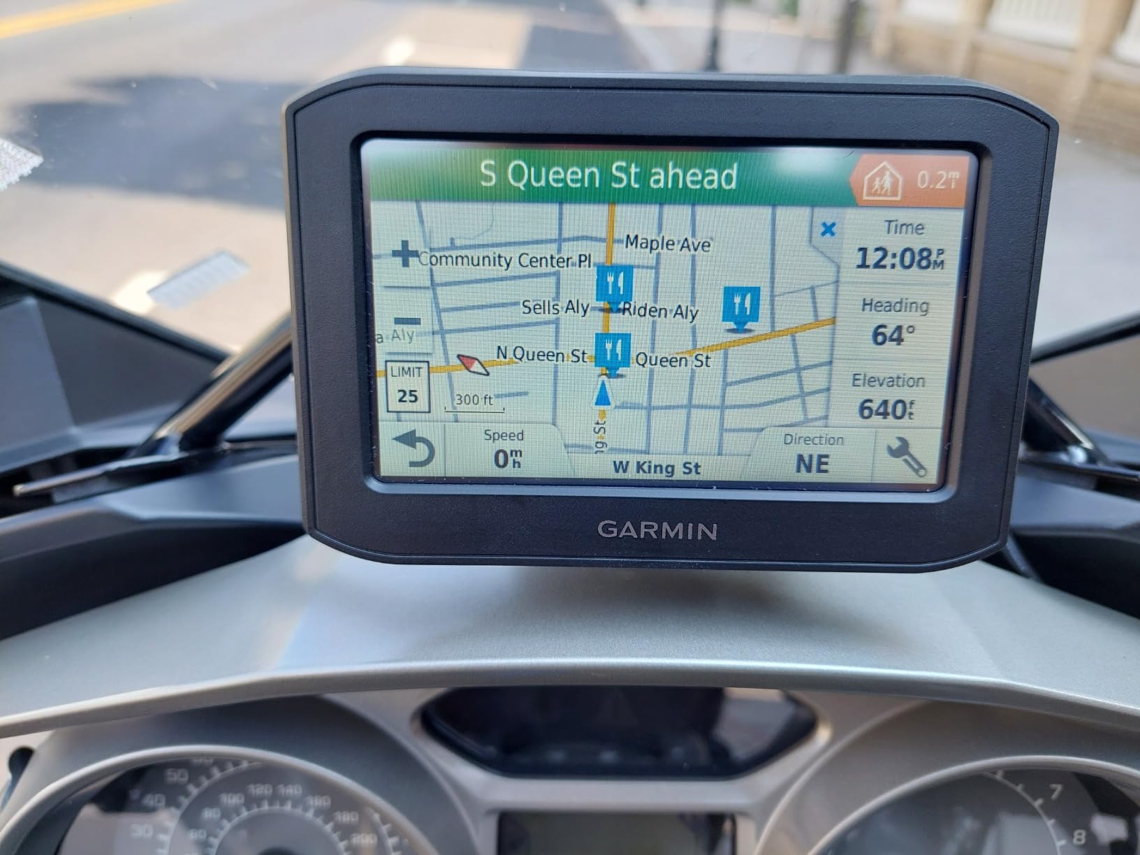 Garmin zumo 396 LMT-S, Motorcycle GPS with 4.3-inch Display, Rugged Design for Harsh Weather, Live Traffic and Weather customer photo 2