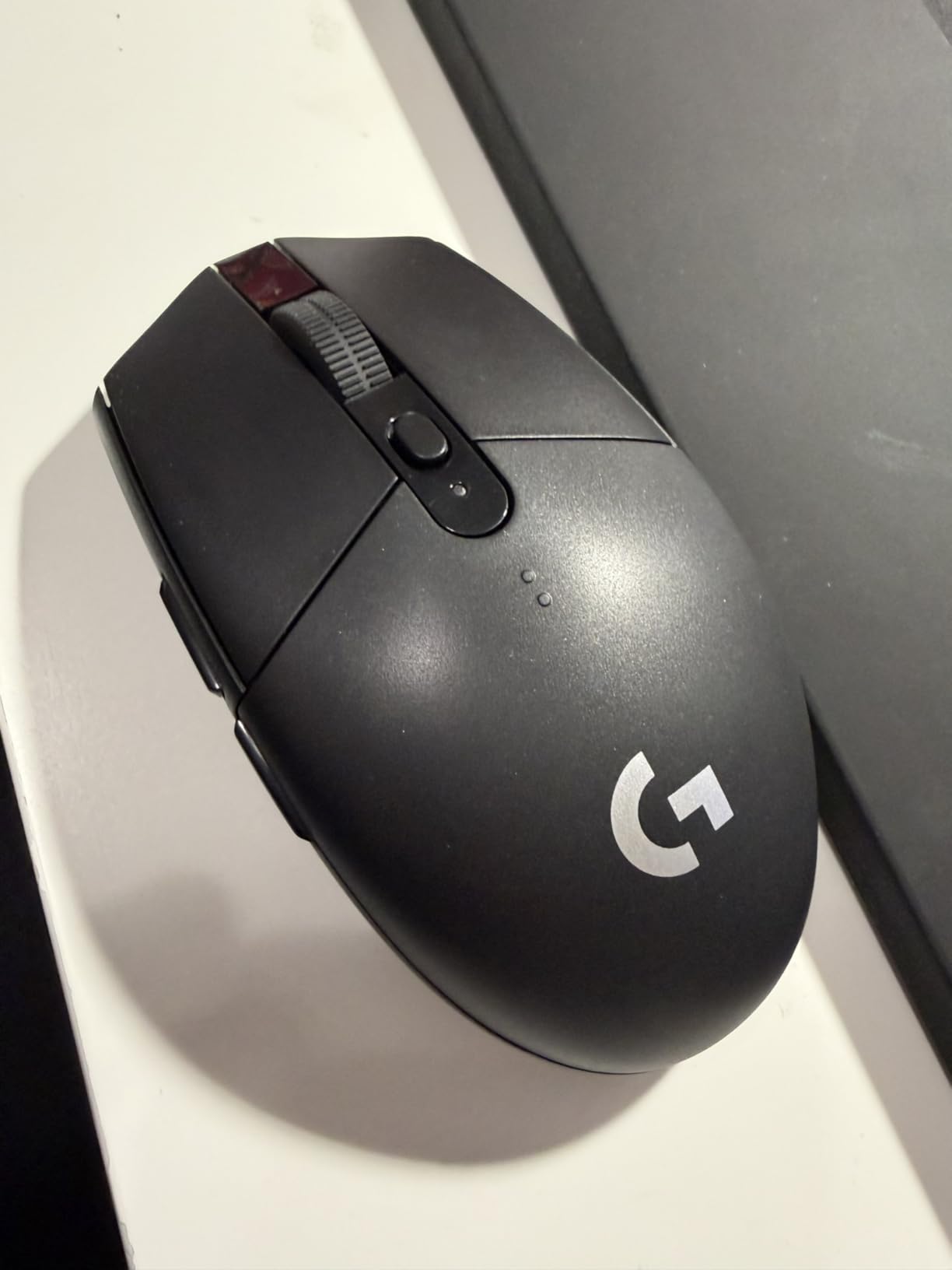 Logitech G305 Lightspeed Wireless Gaming Mouse, Hero Sensor, 12,000 DPI, Lightweight, 6 Programmable Buttons, 250h Battery, On-Board Memory, Compatible with PC, Mac - White customer photo 2