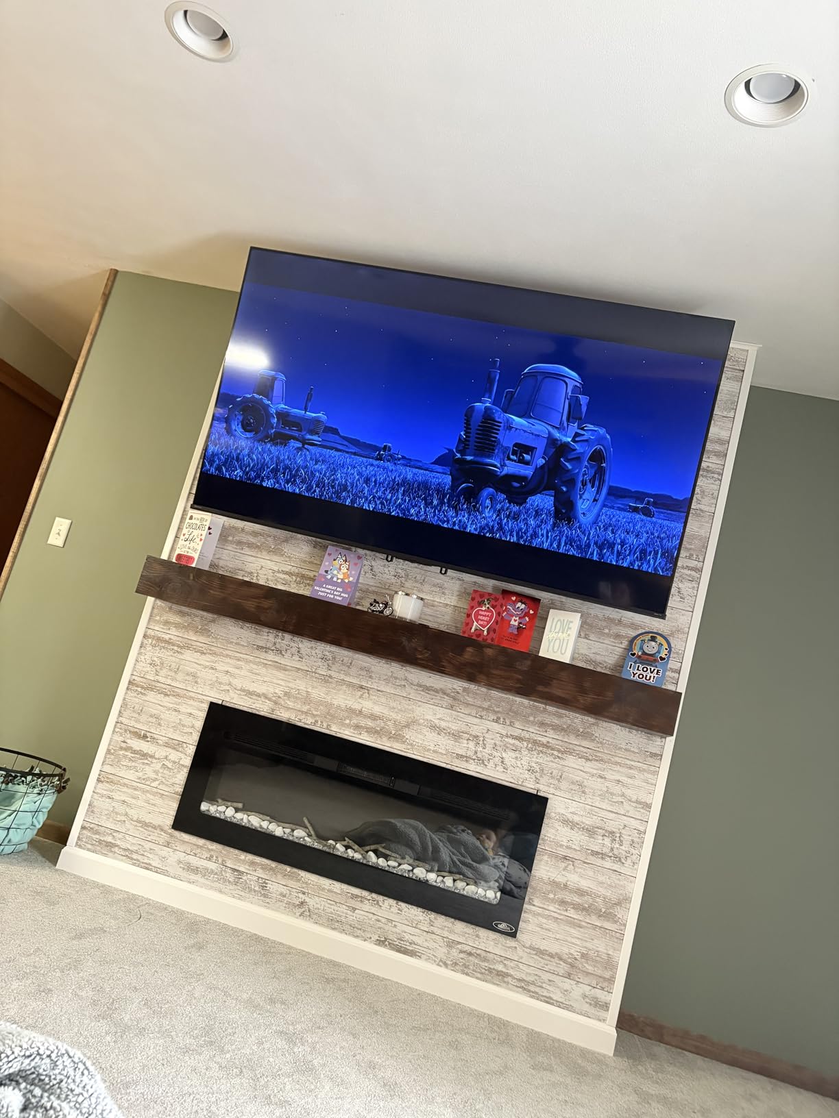 USX Mount Full Motion TV Wall Mount for Most 42-90 inch Flat Screen LED 4K, TV Mount Bracket Dual Swivel Articulating Tilt 6 Arms, Max 16 inch Wood Studs, VESA 600x400mm, Holds up to 132lbs customer photo 1