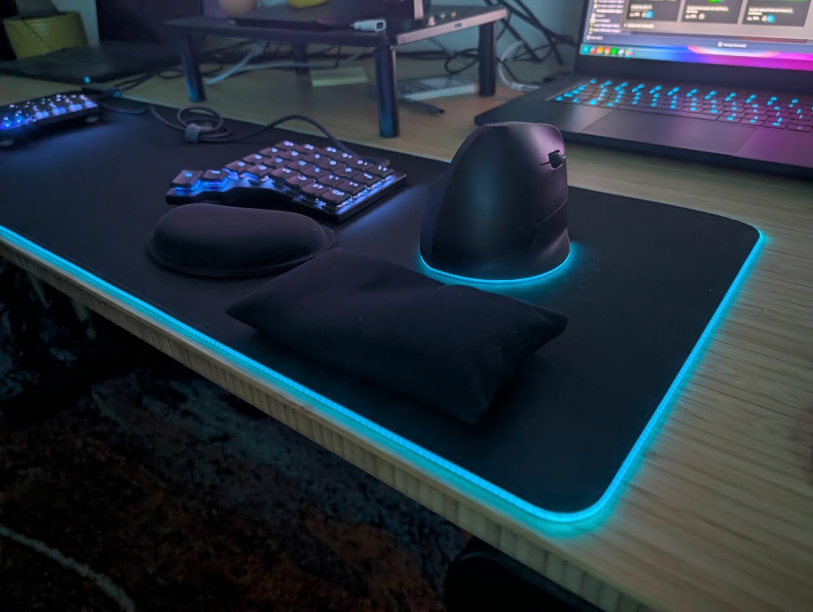 Razer Goliathus Extended Chroma Gaming Mousepad: Customizable Chroma RGB Lighting - Soft, Cloth Material - Balanced Control & Speed - Non-Slip Rubber Base - Classic Black customer photo 2