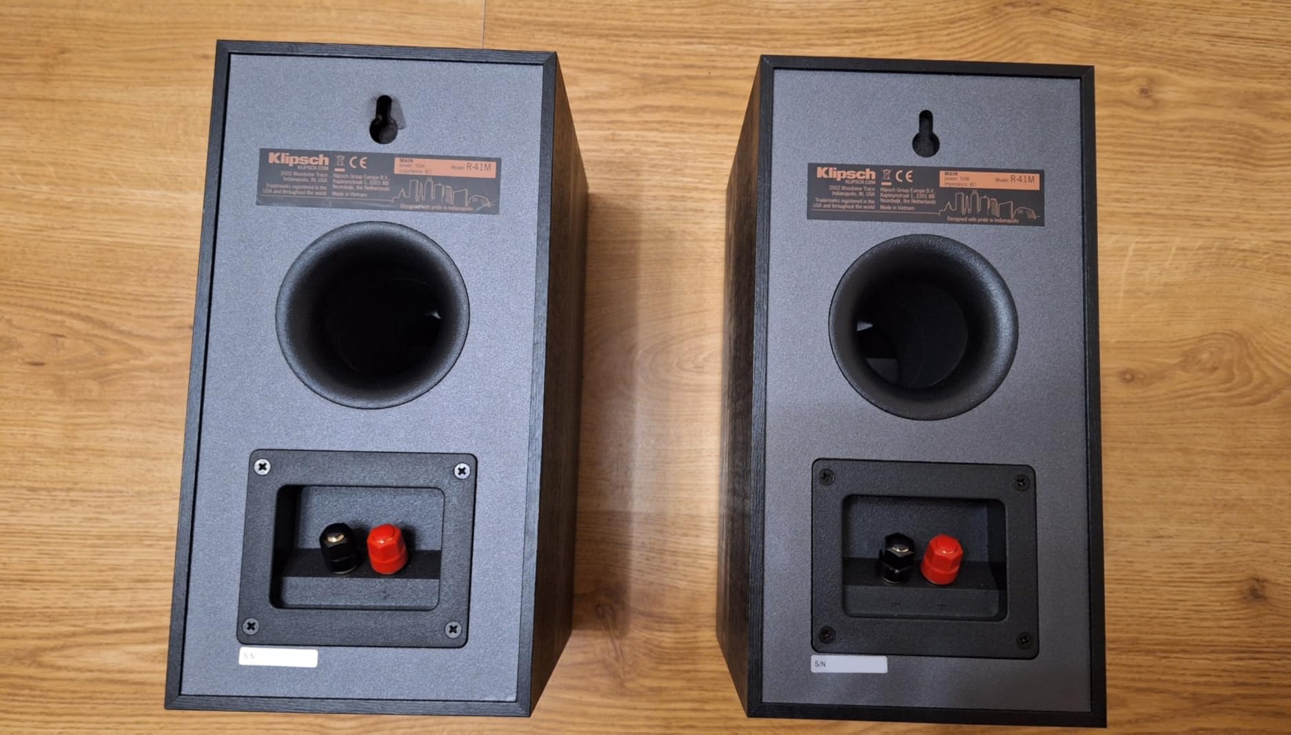 Klipsch R-41M Reference Bookshelf Speakers (Pair), Black customer photo 2