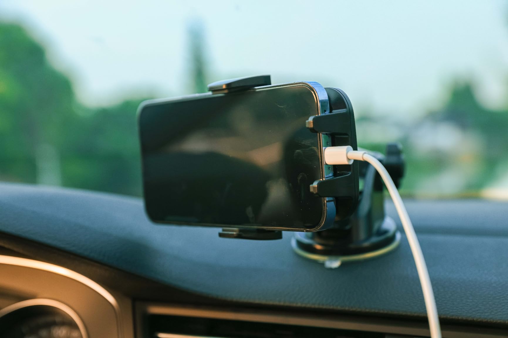 VANMASS Car Phone Mount with 85+LBS Strongest Suction & Military-Grade Construction, Cell Phone Holder for Dash Windshield Vent, iPhone 17 Pro Max customer photo 2