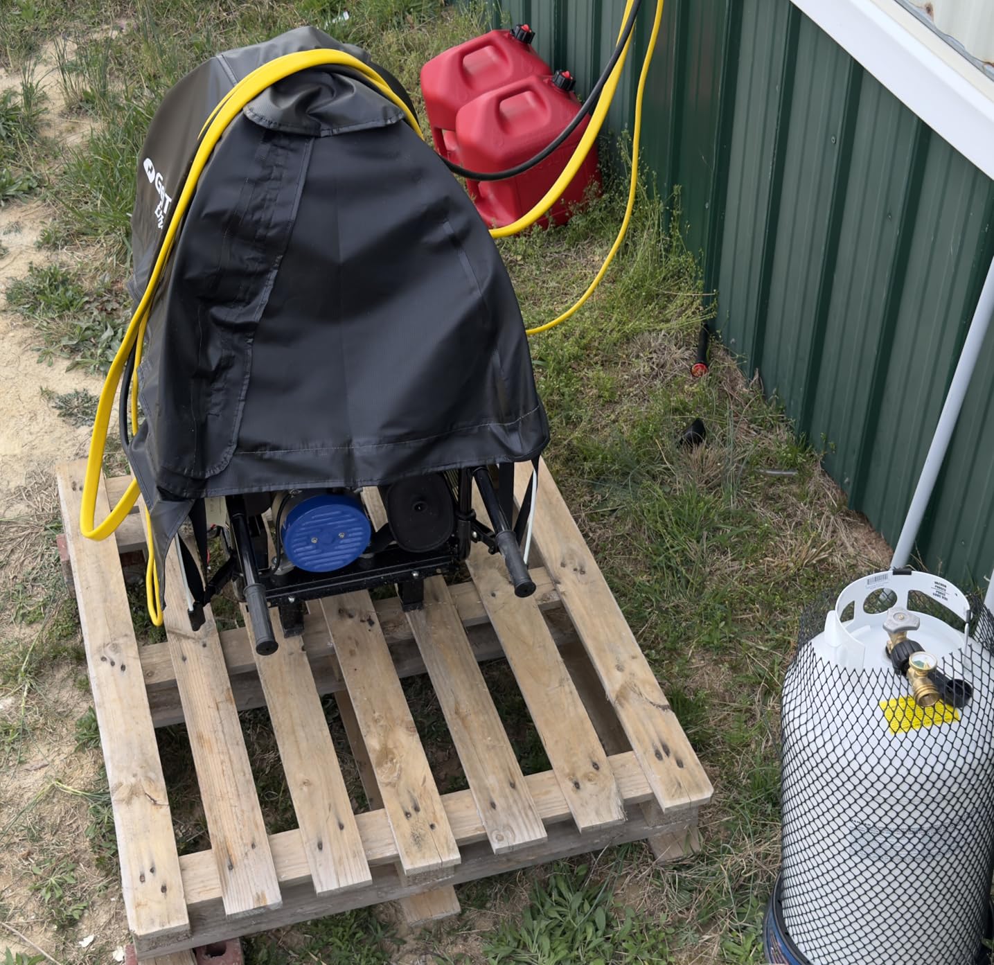 DuroMax XP13000EH 13,000-Watt Dual Fuel Portable Generator - Gas & Propane, Electric Start, Whole Home Backup Power, Transfer Switch Ready, RV & Emergency Ready customer photo 1